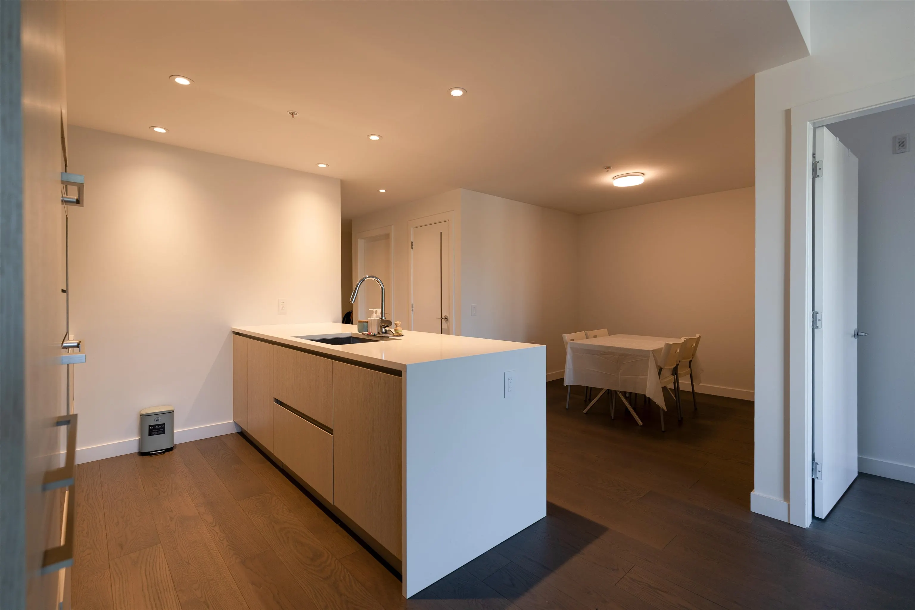 5168 Cambie Street #403