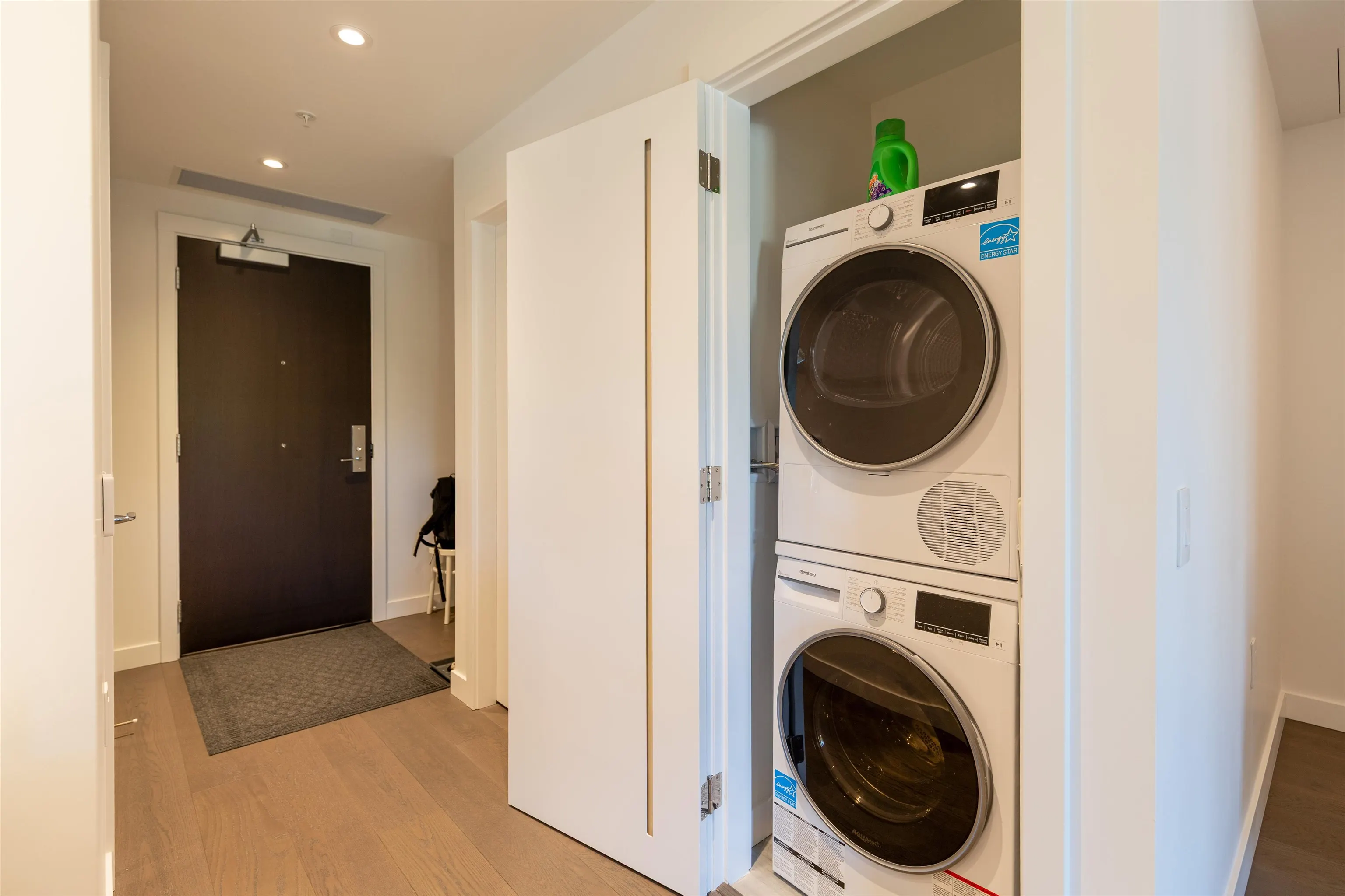5168 Cambie Street #403
