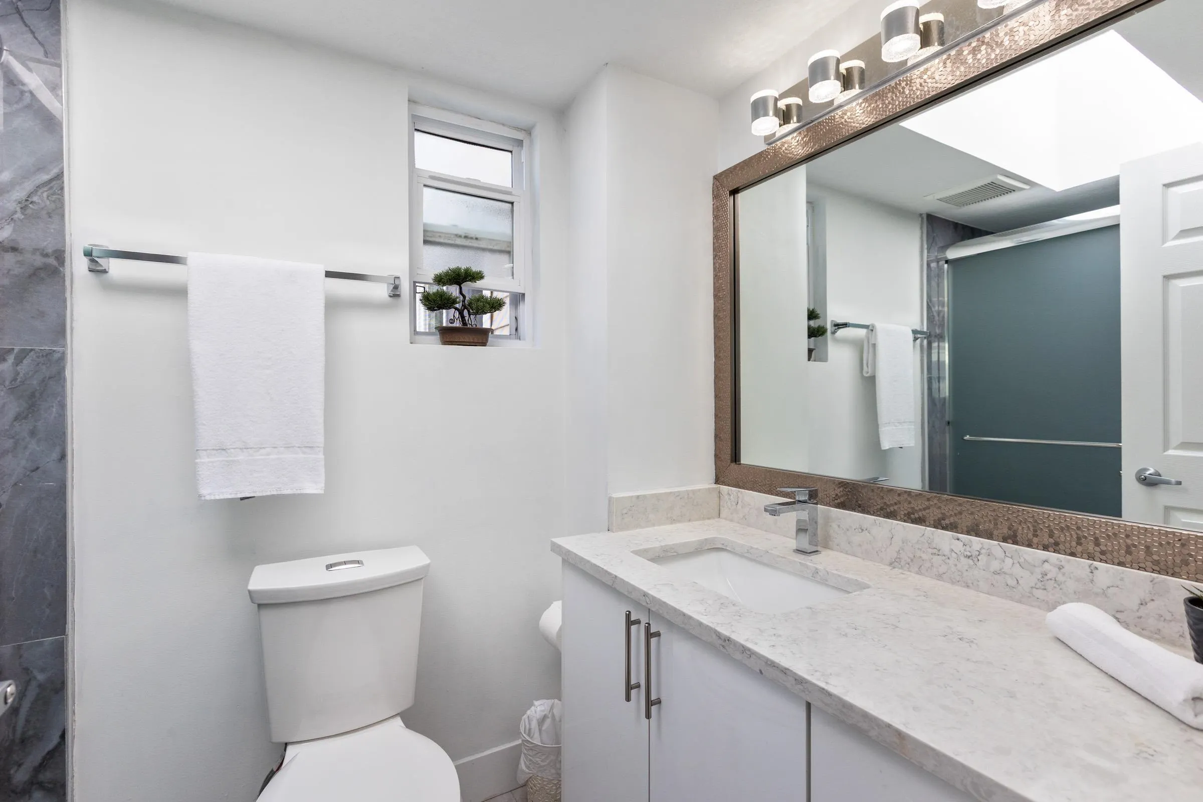 10077 156 Street #158