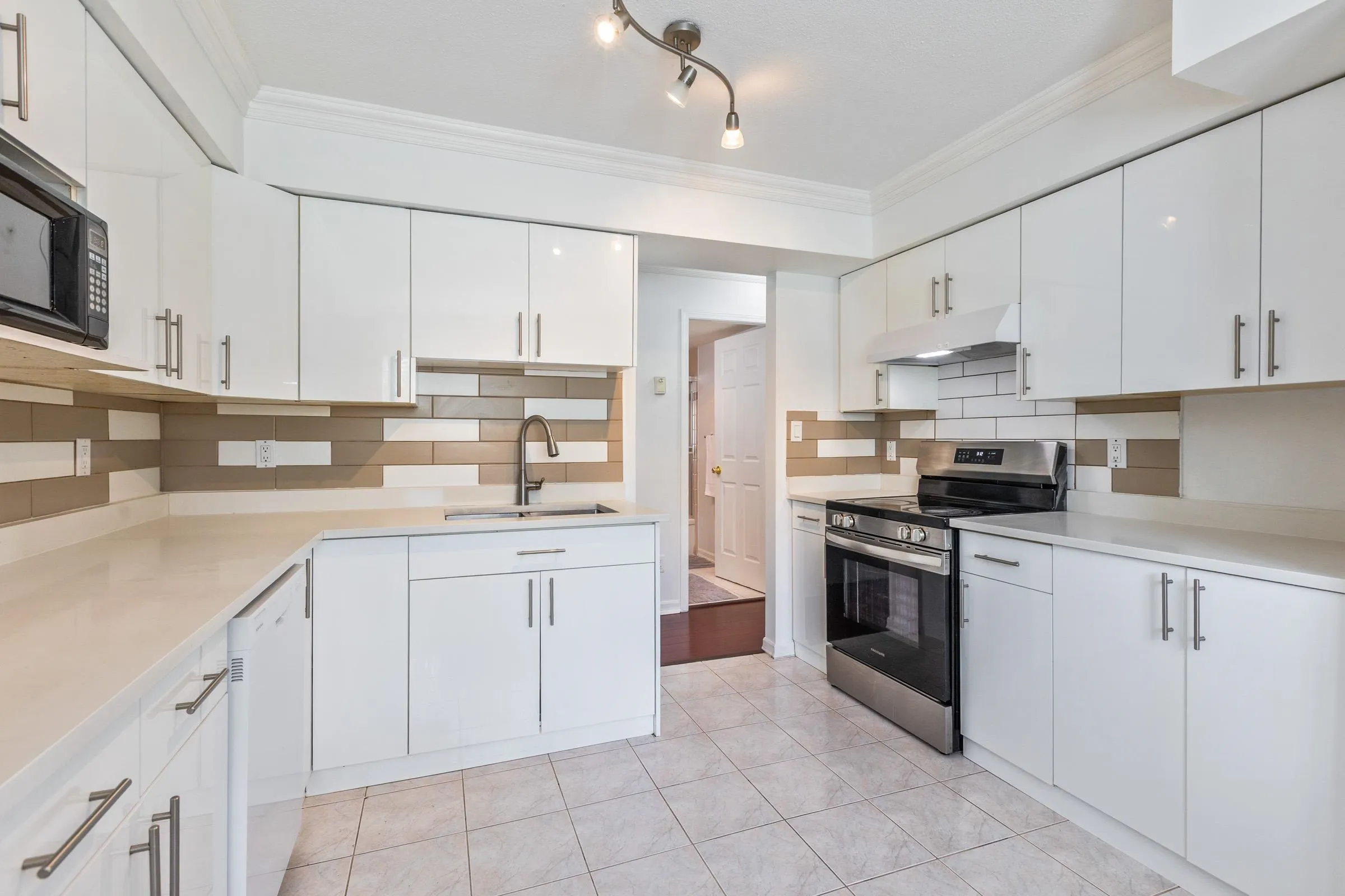 10077 156 Street #158