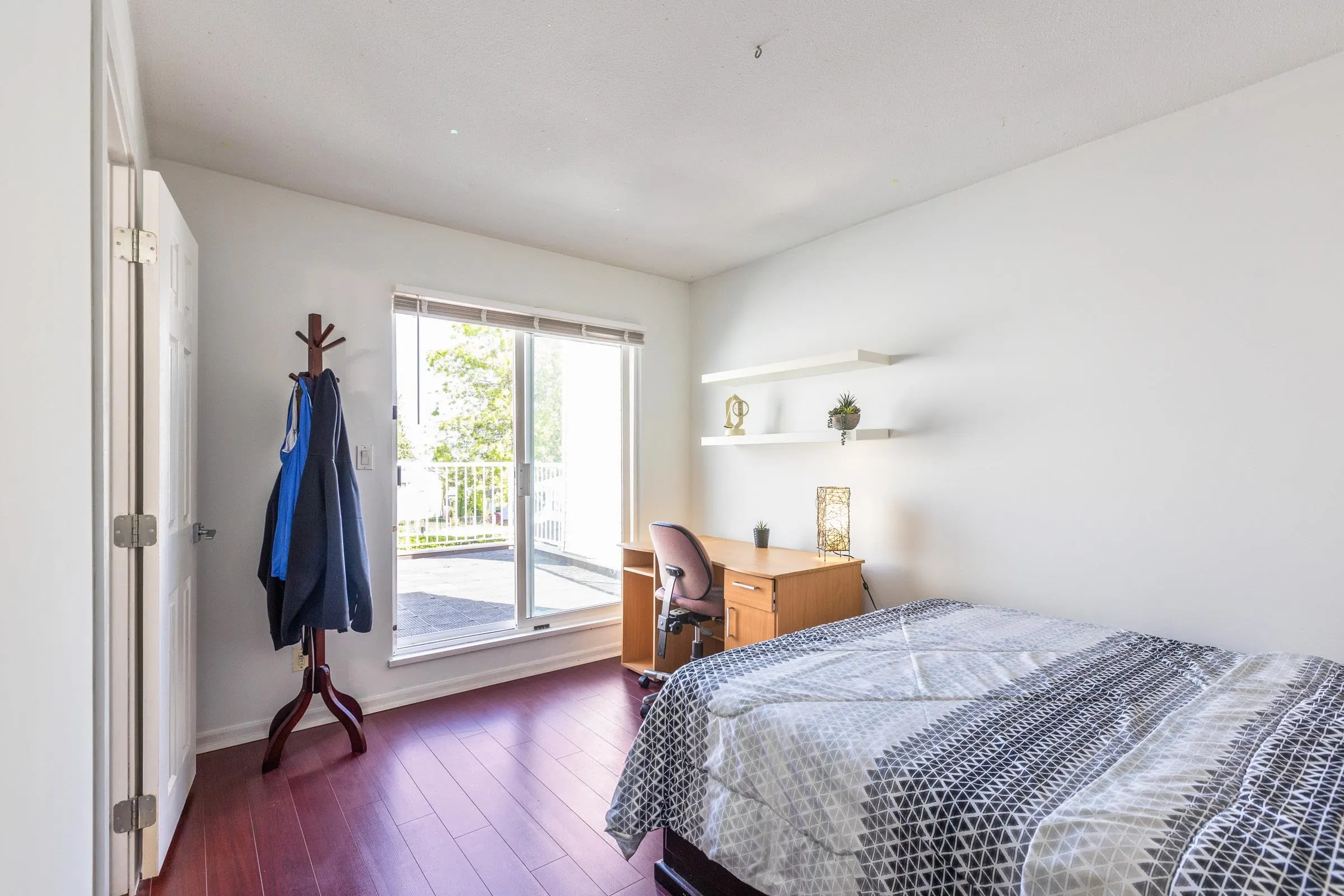 10077 156 Street #158
