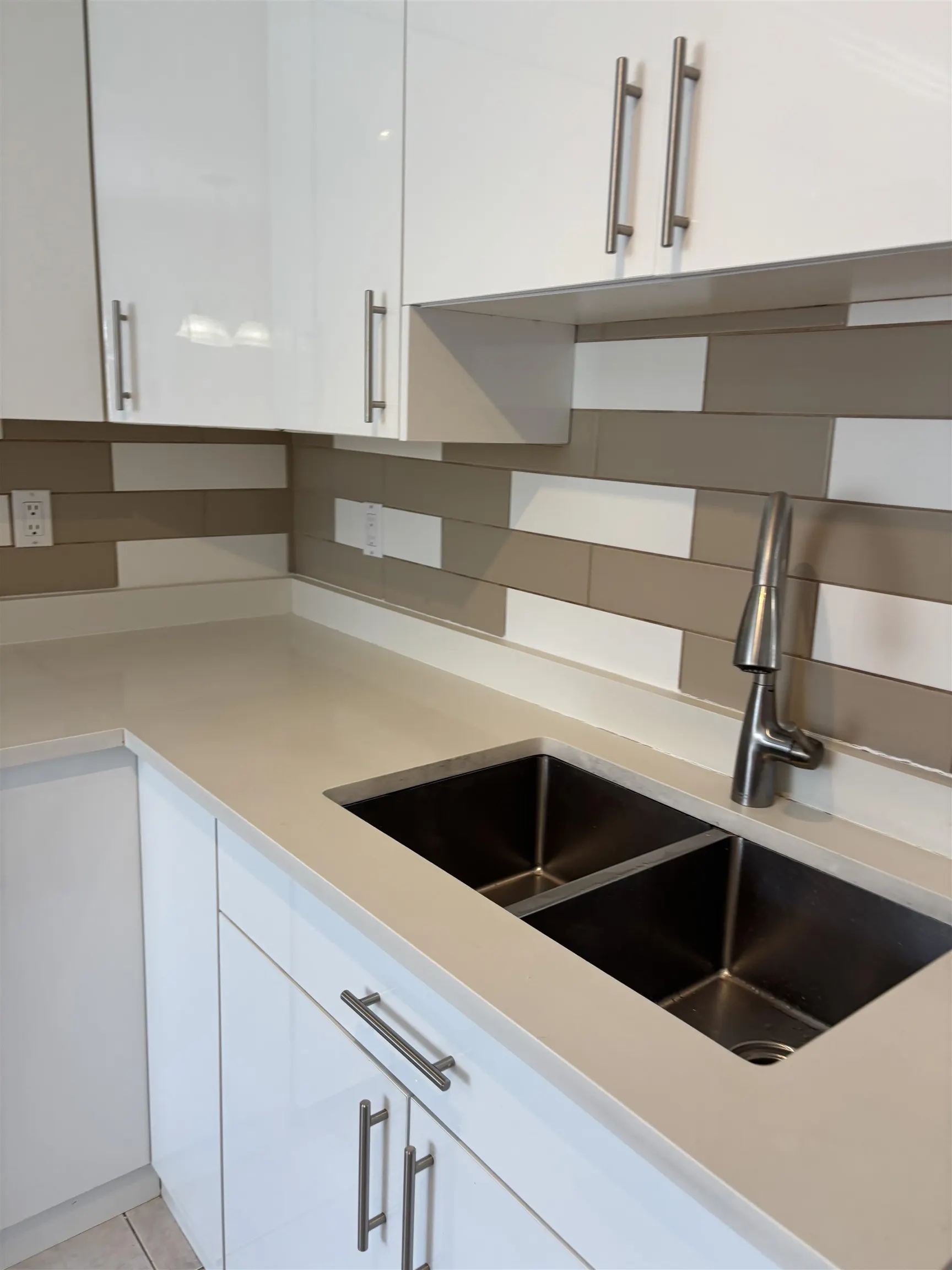 10077 156 Street #158