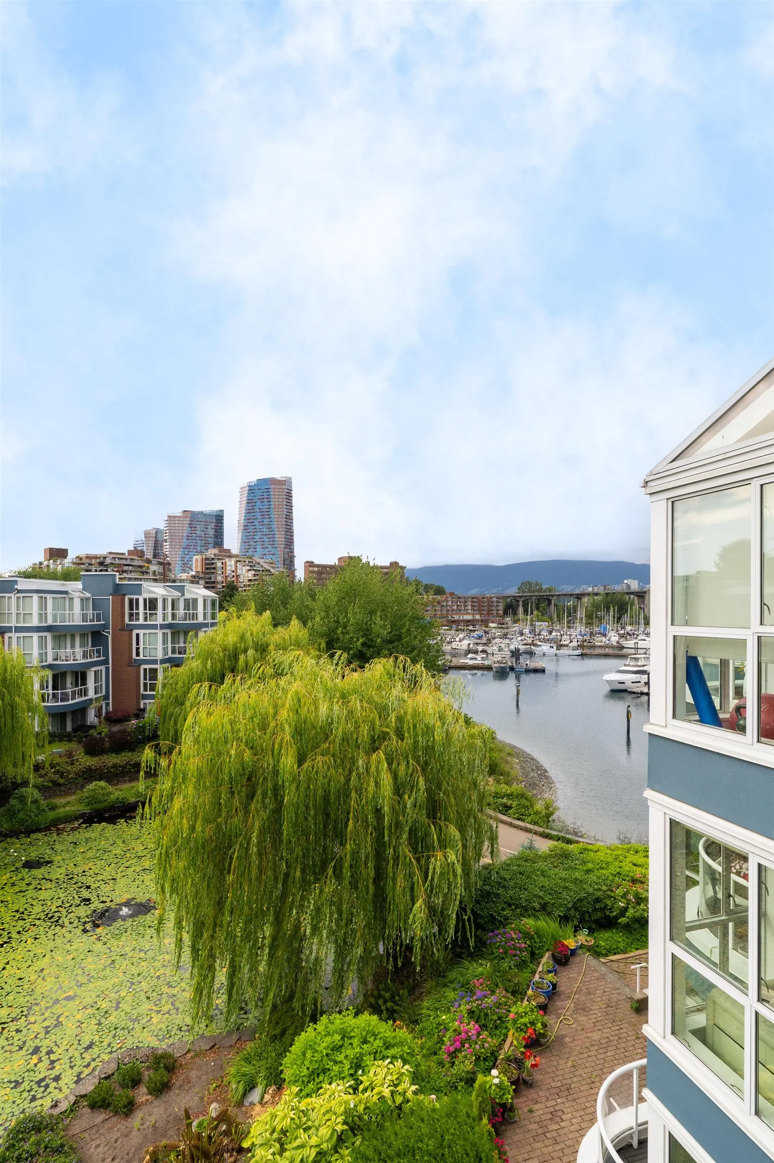 1502 Island Park Walk #405