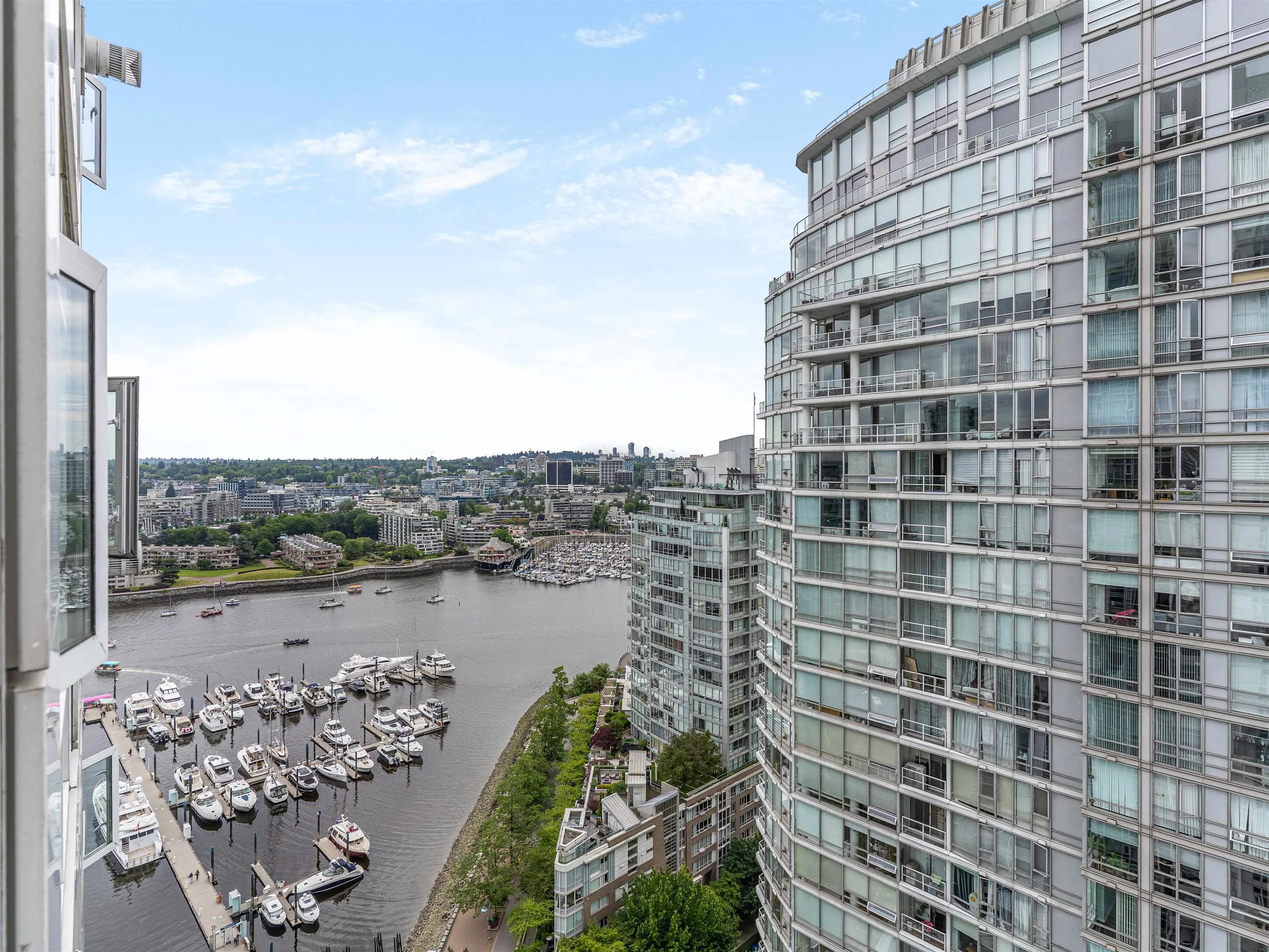 1199 Marinaside Crescent #2807