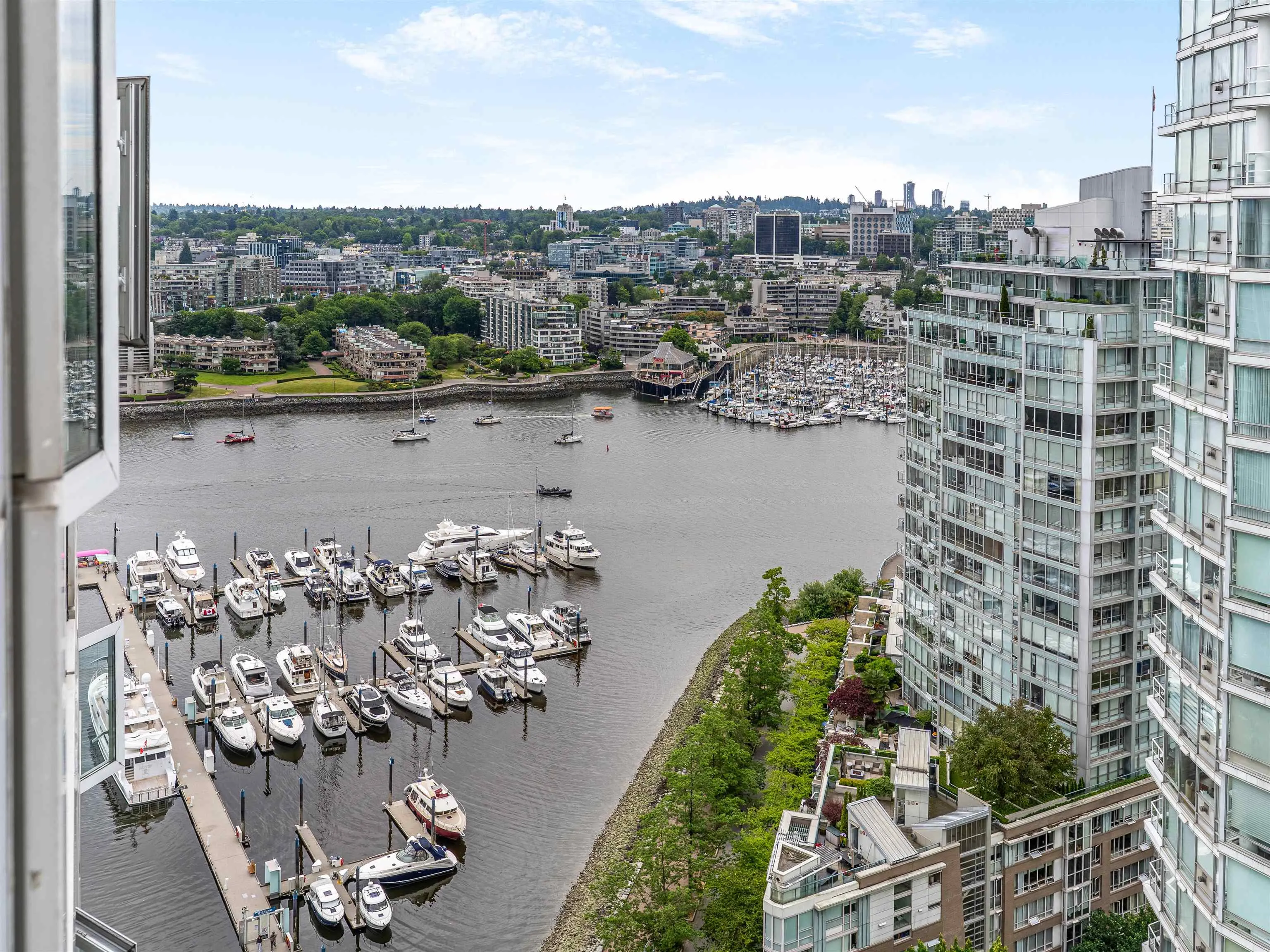 1199 Marinaside Crescent #2807