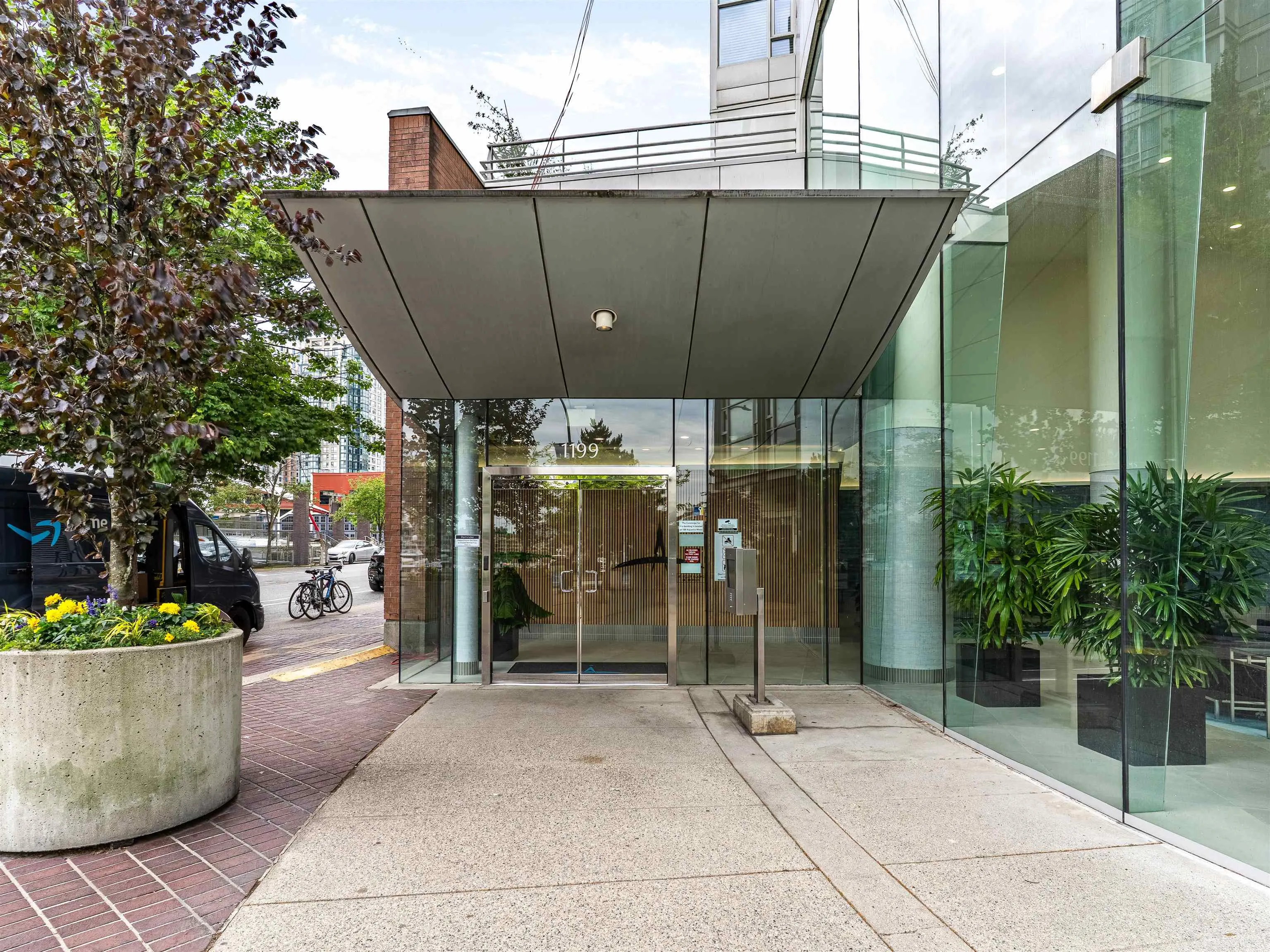 1199 Marinaside Crescent #2807