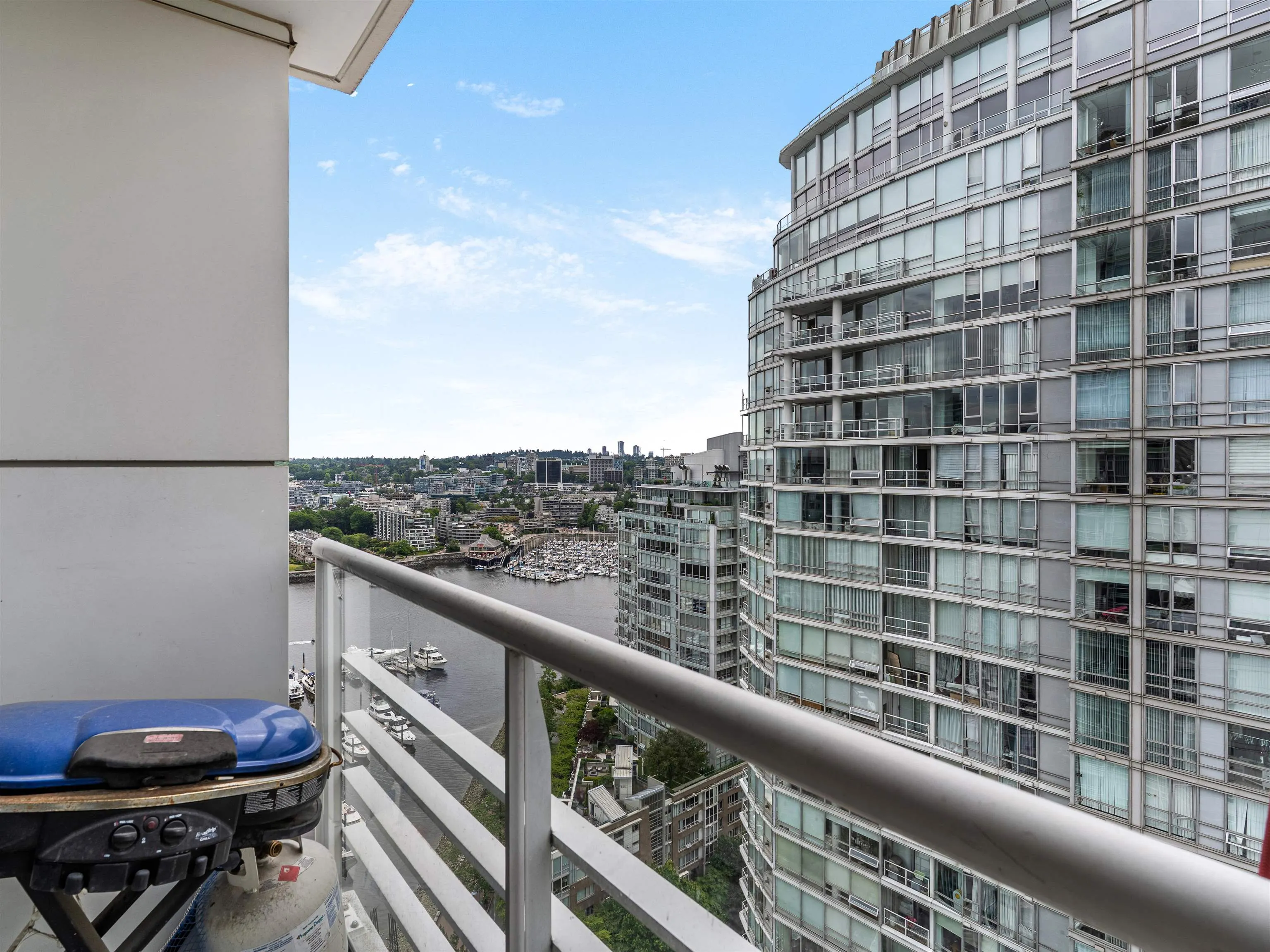 1199 Marinaside Crescent #2807