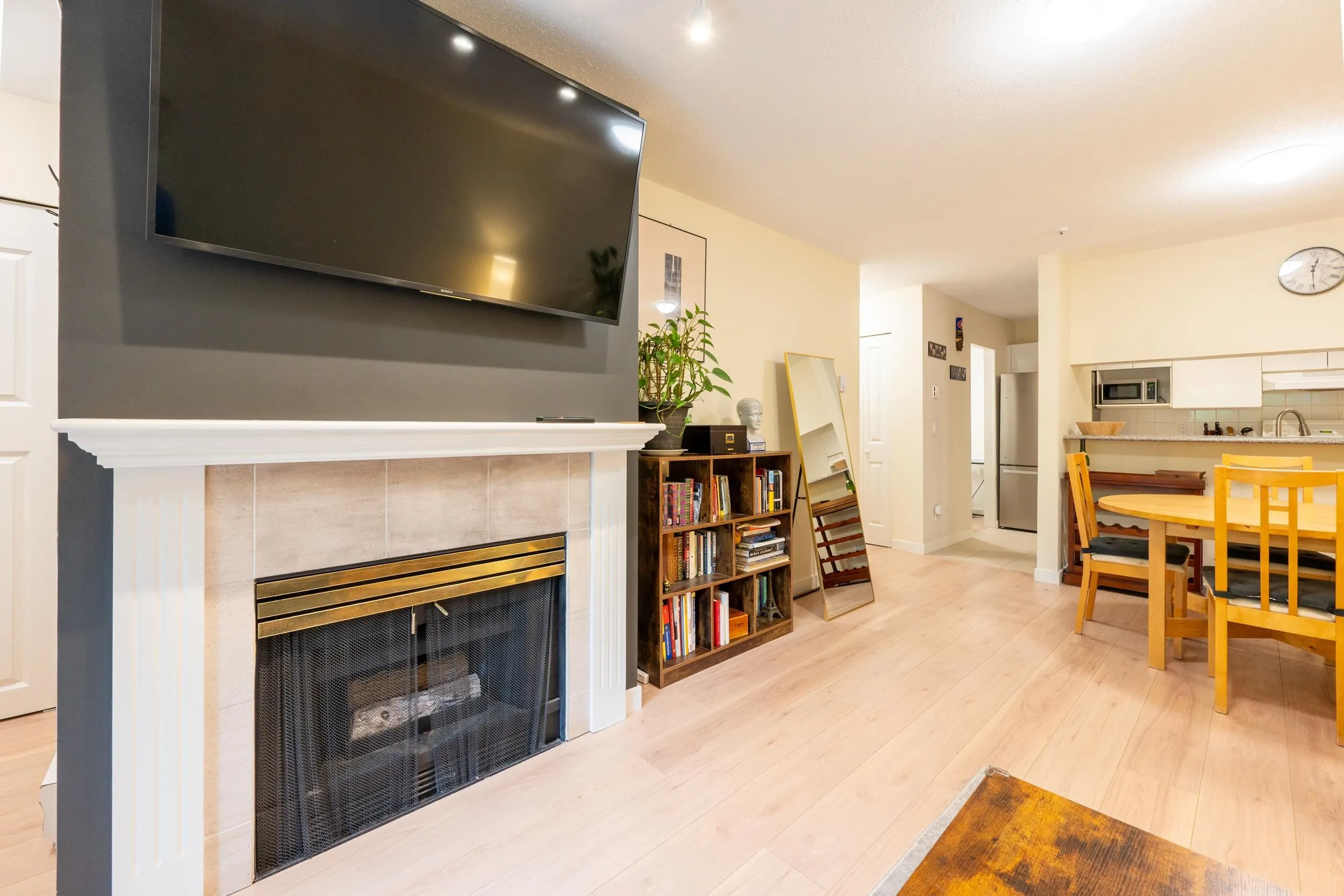 1386 W 6th Avenue #1