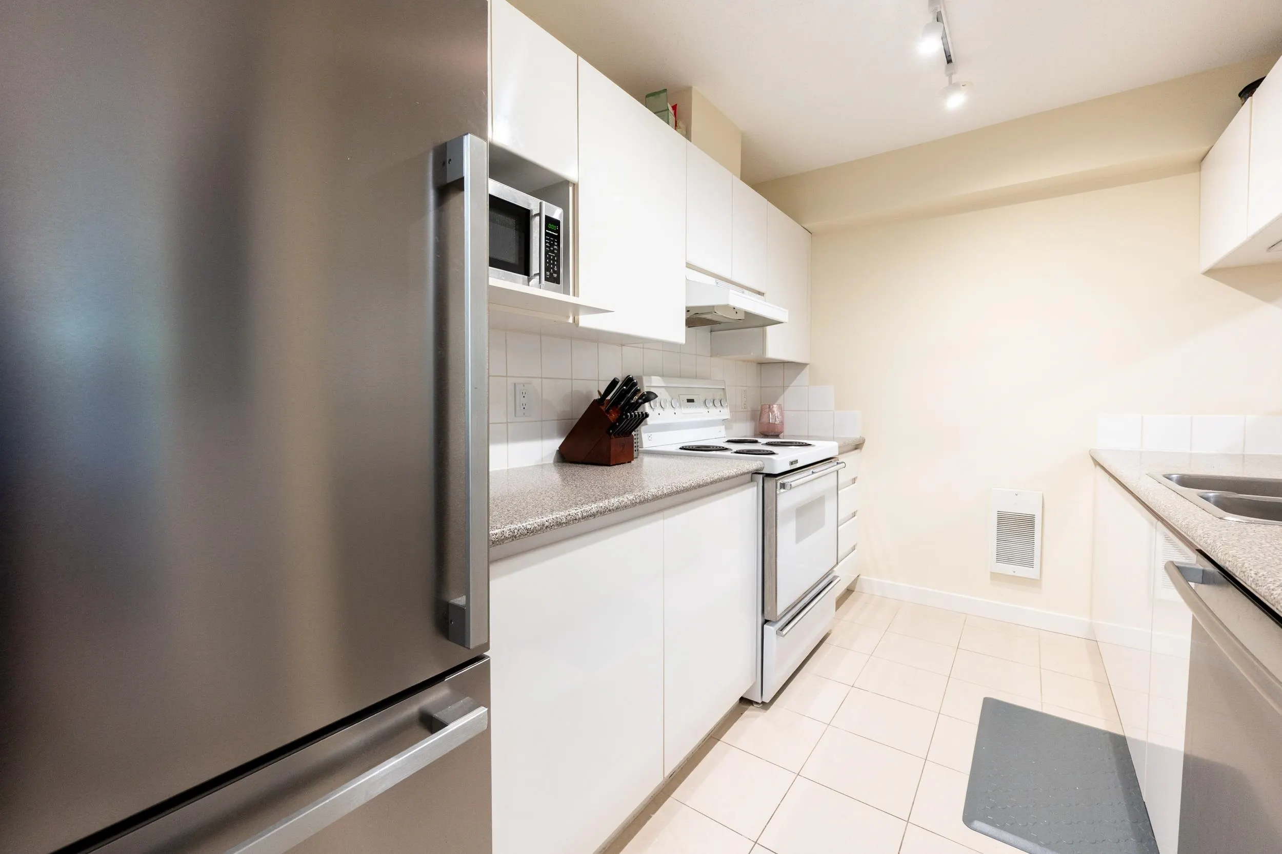 1386 W 6th Avenue #1