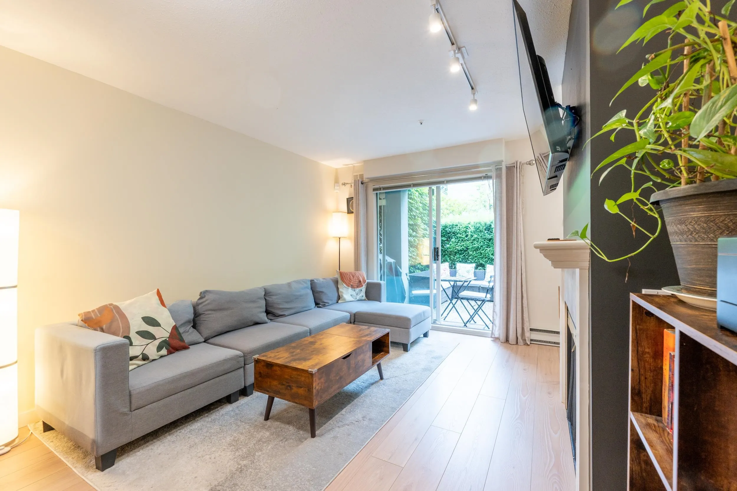 1386 W 6th Avenue #1