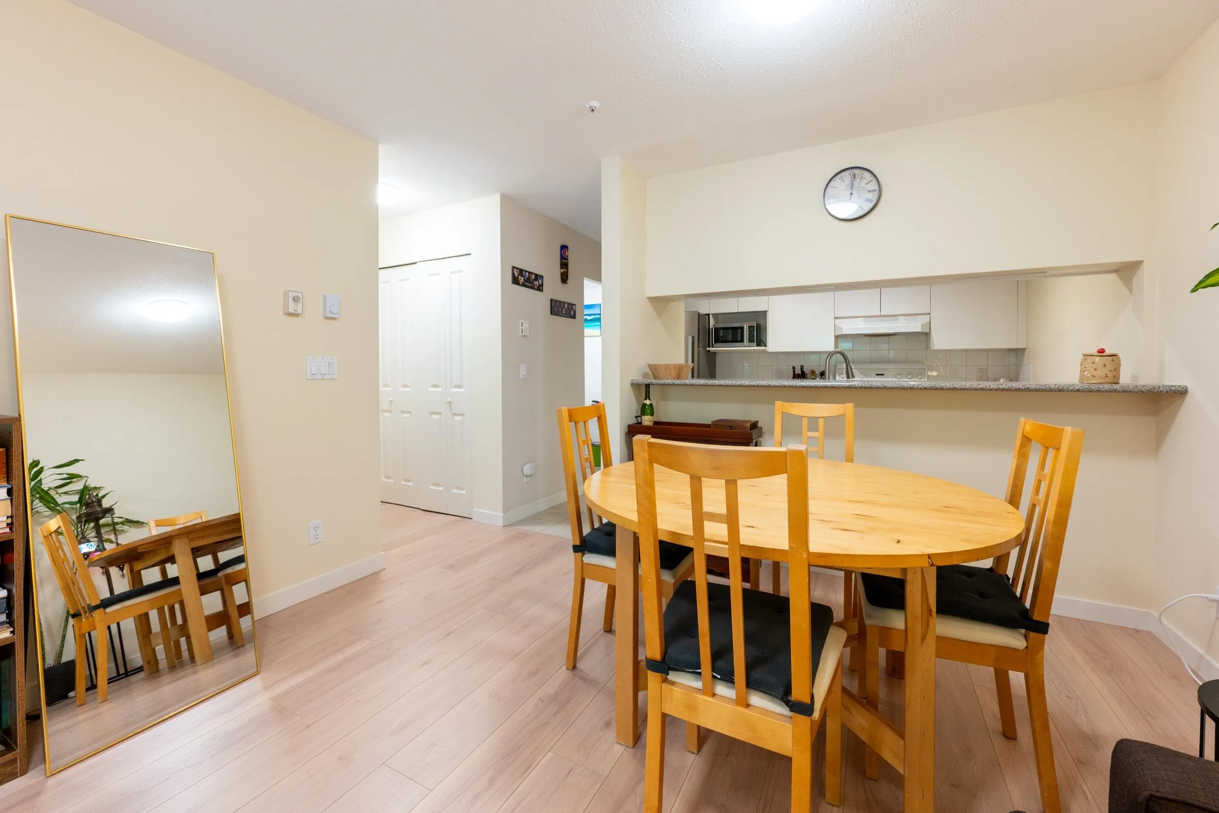 1386 W 6th Avenue #1