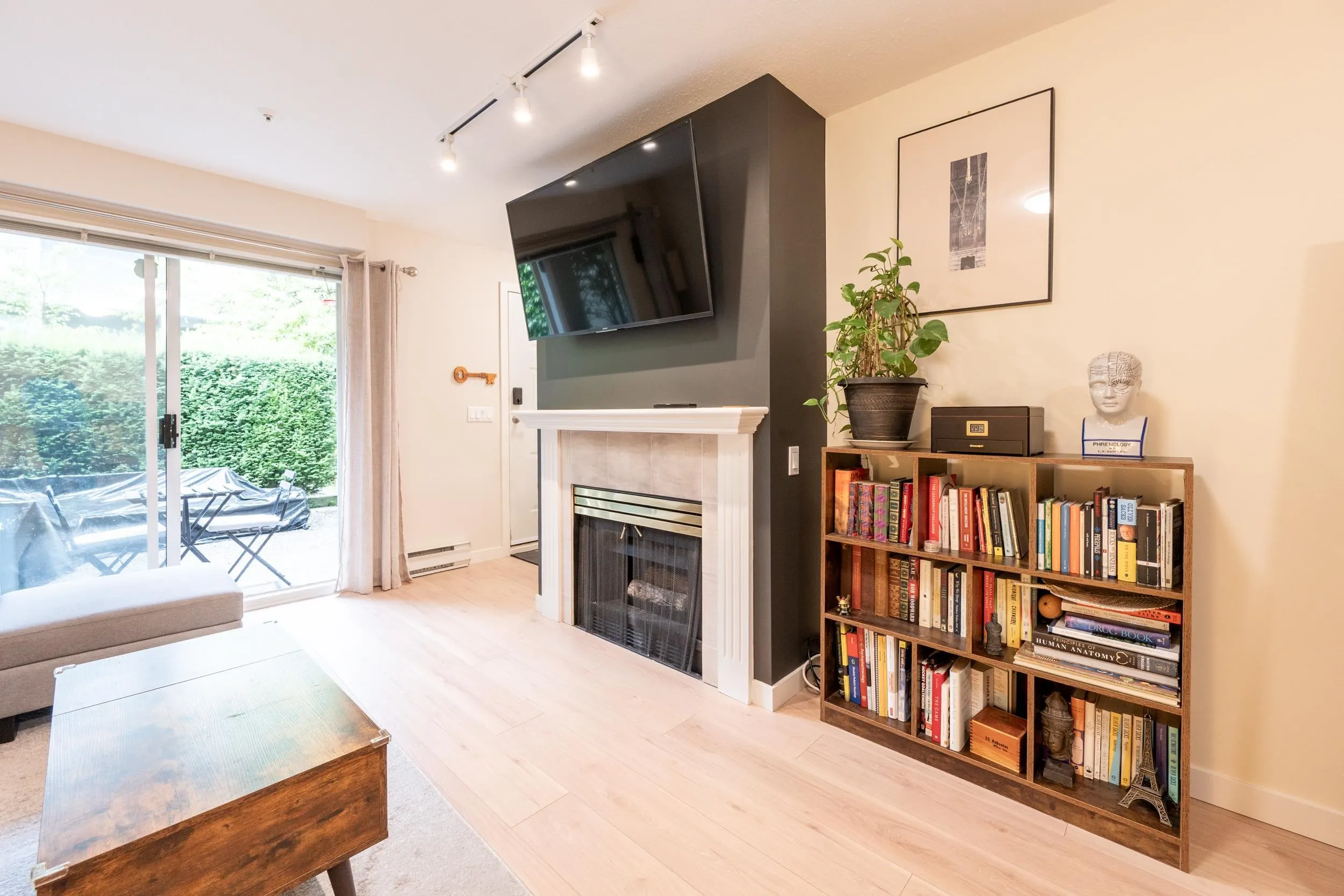 1386 W 6th Avenue #1