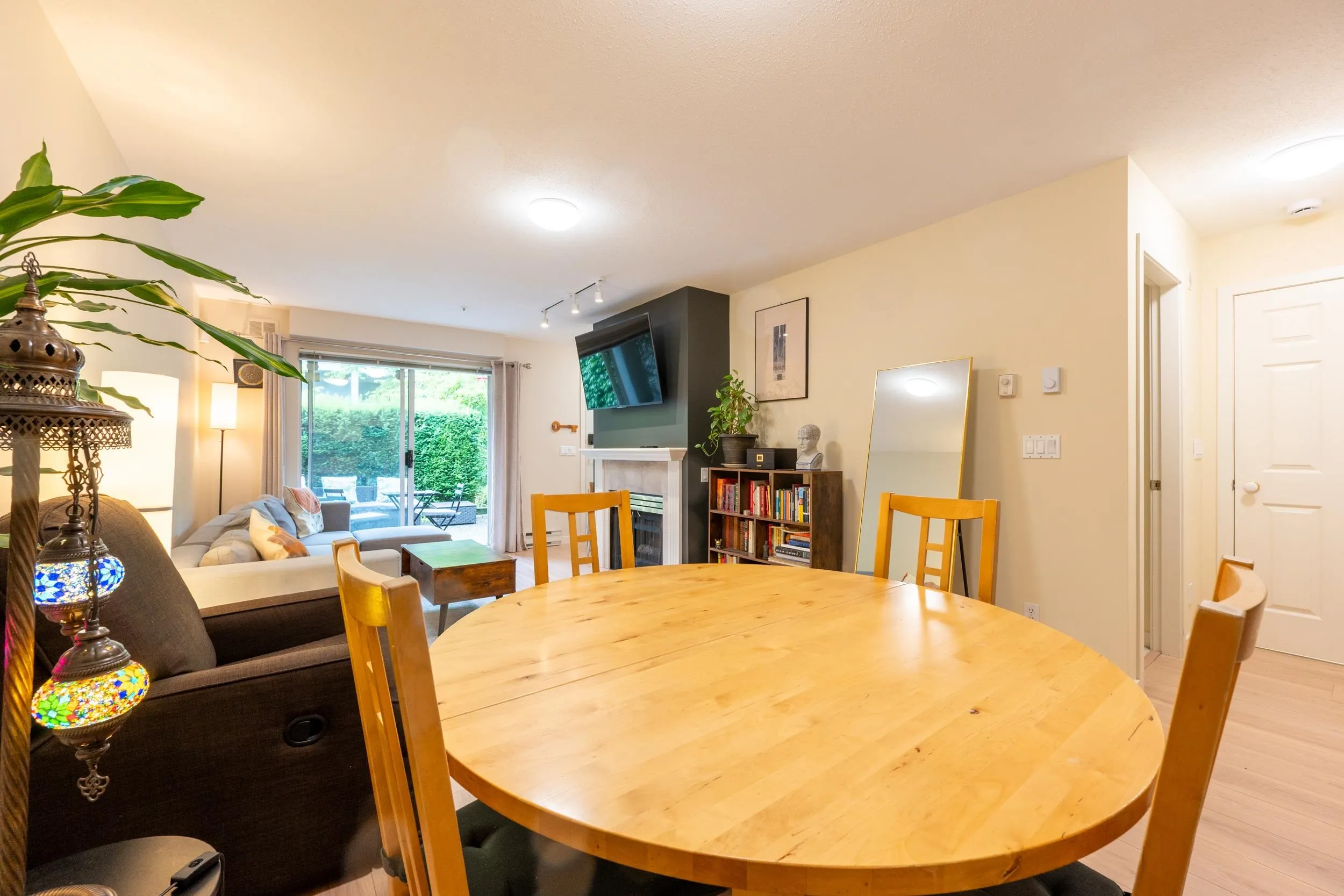 1386 W 6th Avenue #1