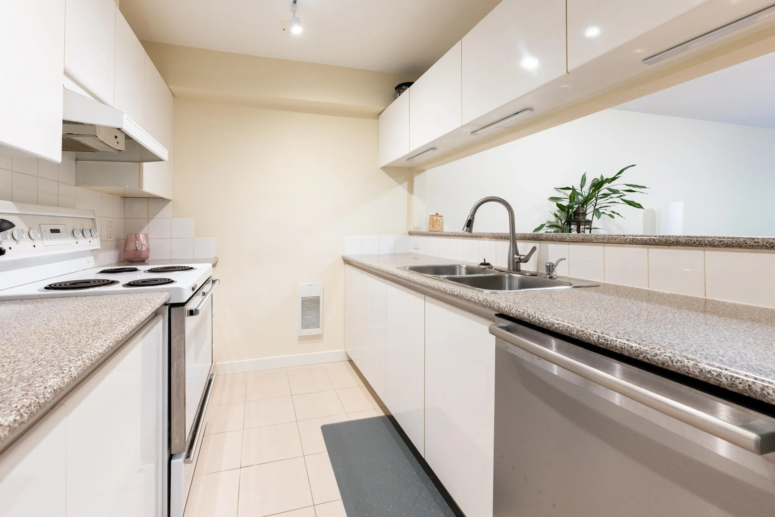 1386 W 6th Avenue #1