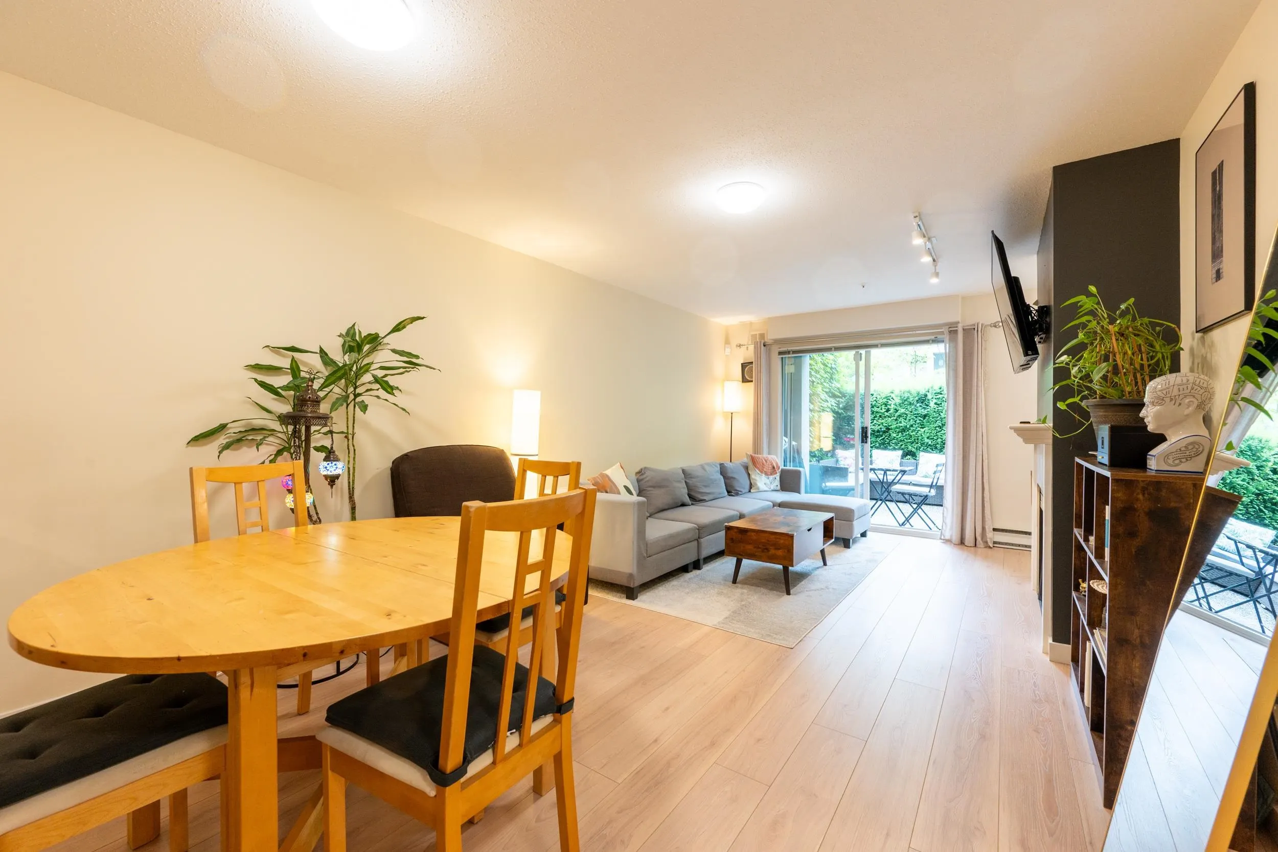 1386 W 6th Avenue #1