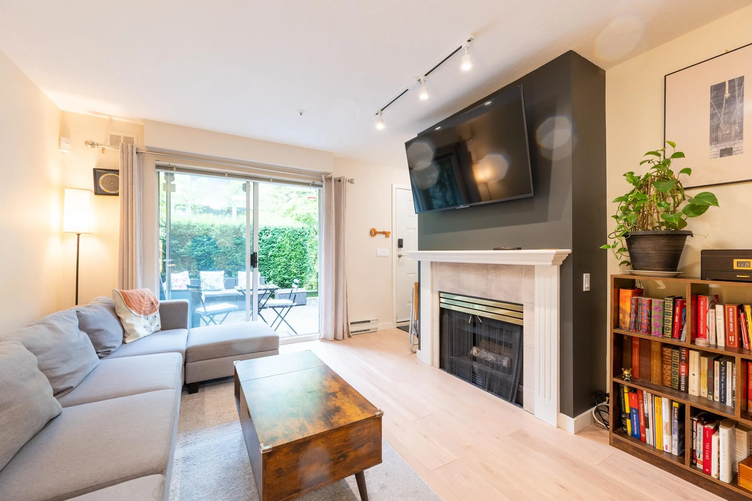 1386 W 6th Avenue #1