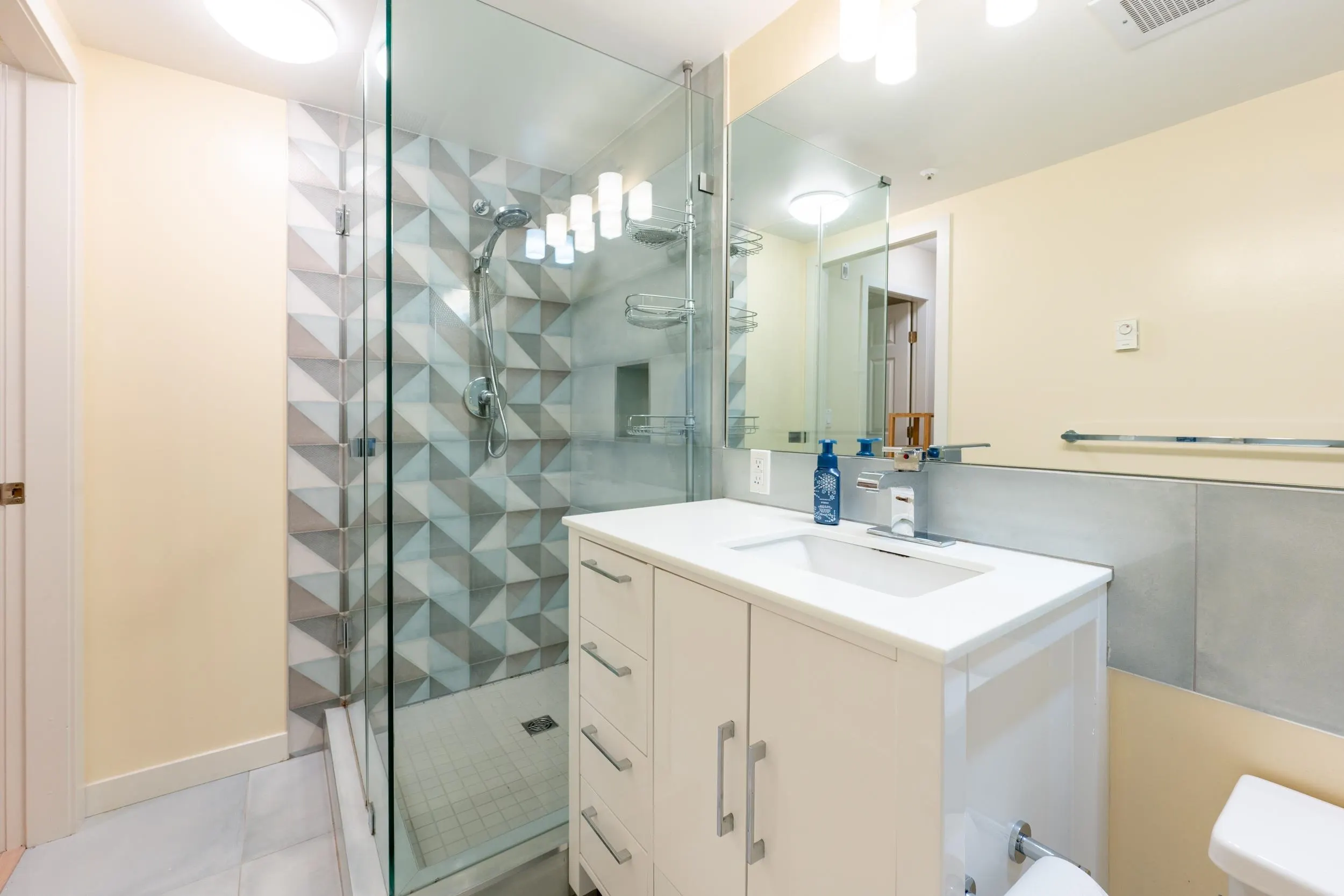 1386 W 6th Avenue #1