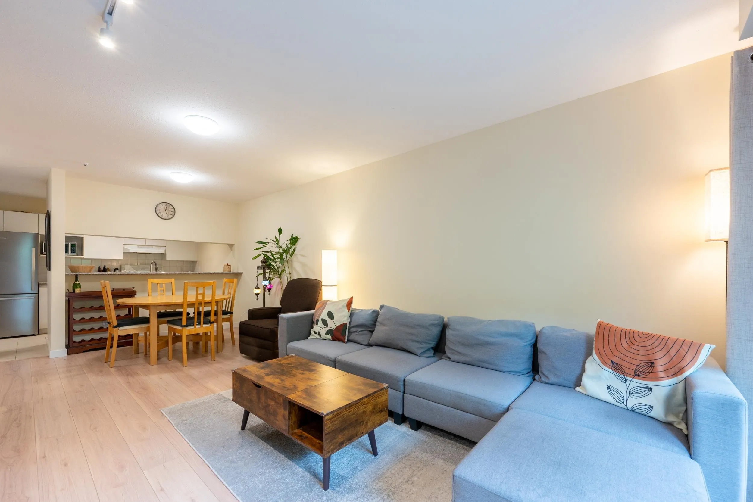 1386 W 6th Avenue #1