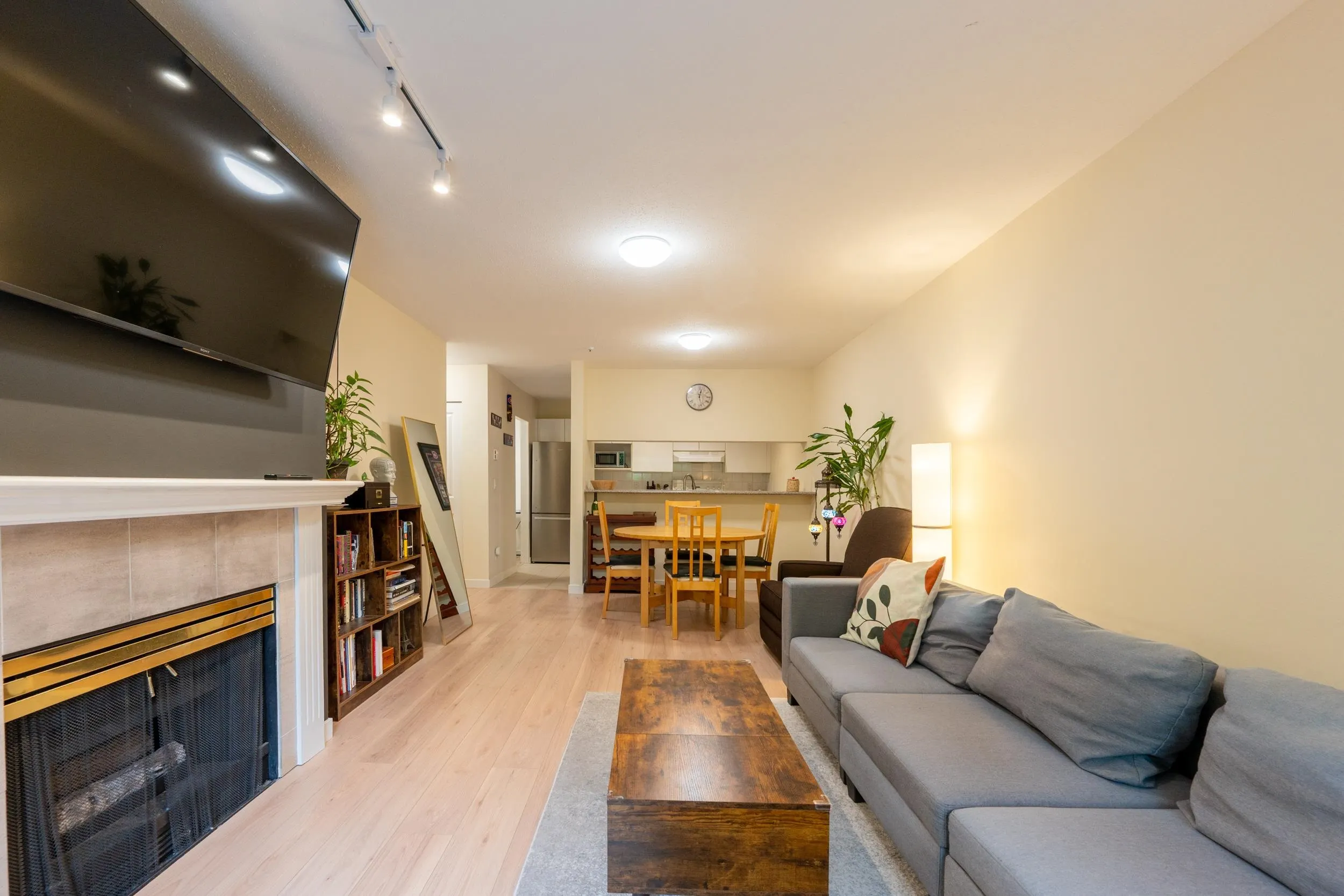 1386 W 6th Avenue #1