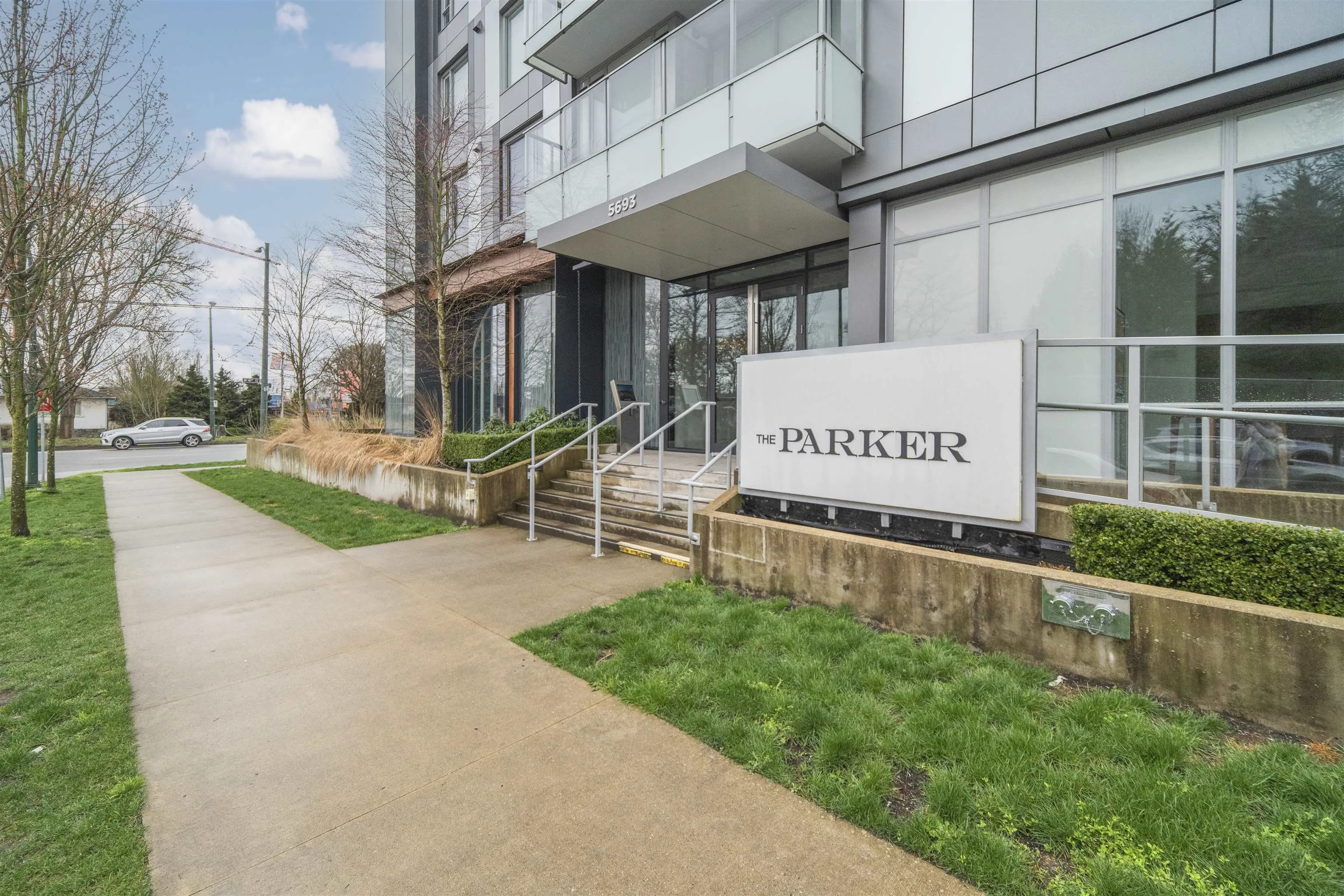 5693 Elizabeth Street #304