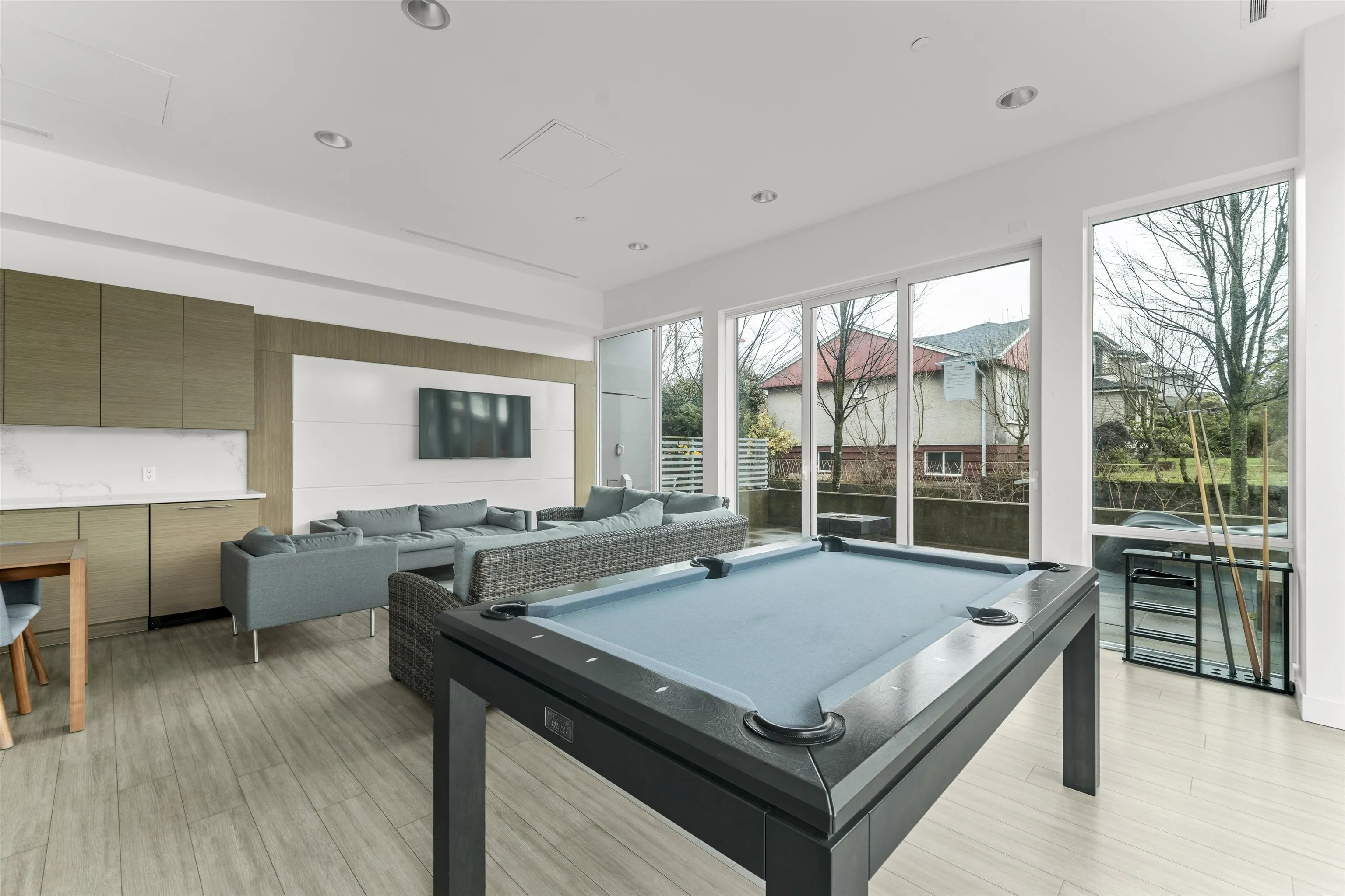 5693 Elizabeth Street #304