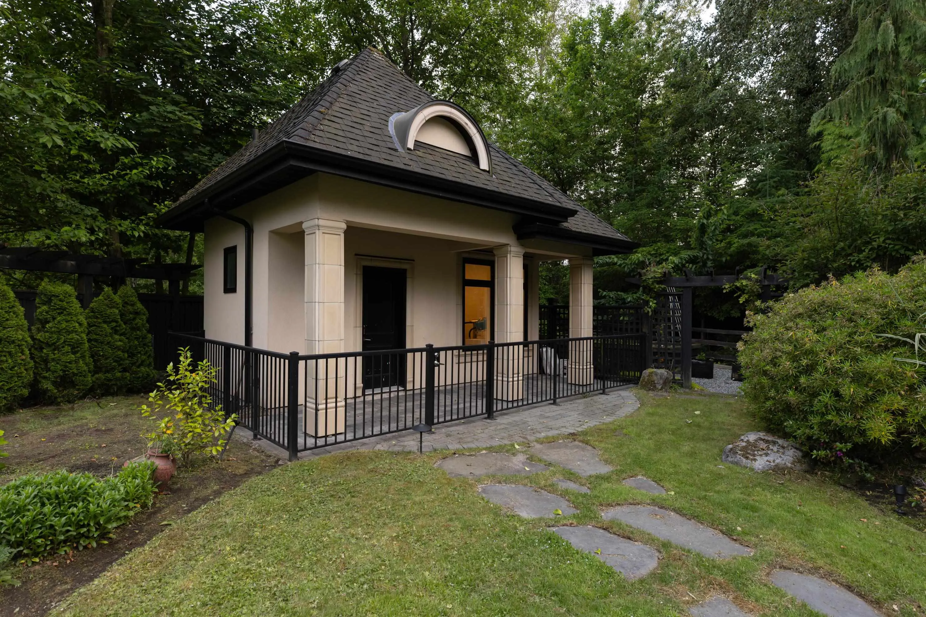 3083 Semiahmoo Trail