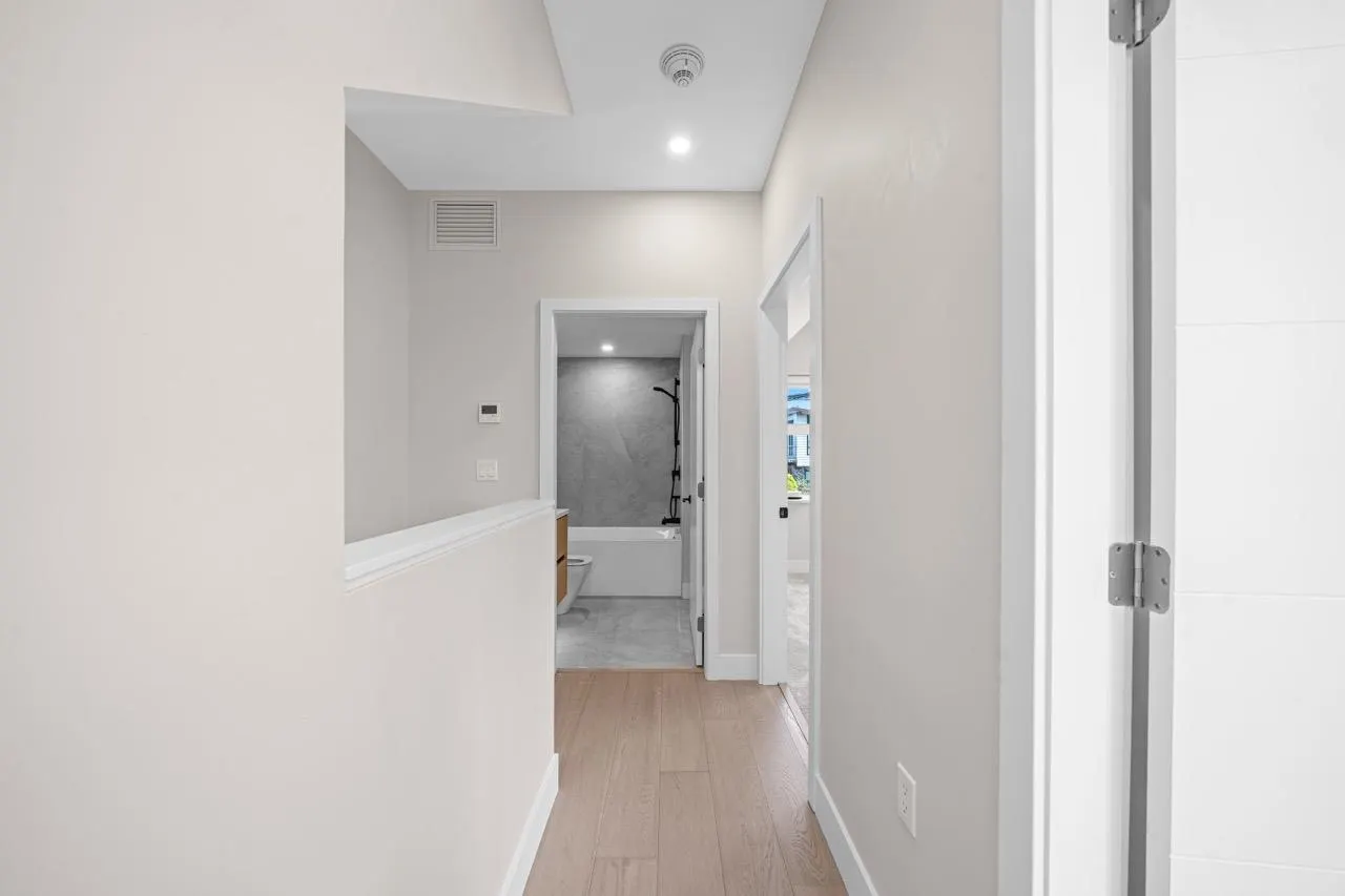 130 W Woodstock Avenue