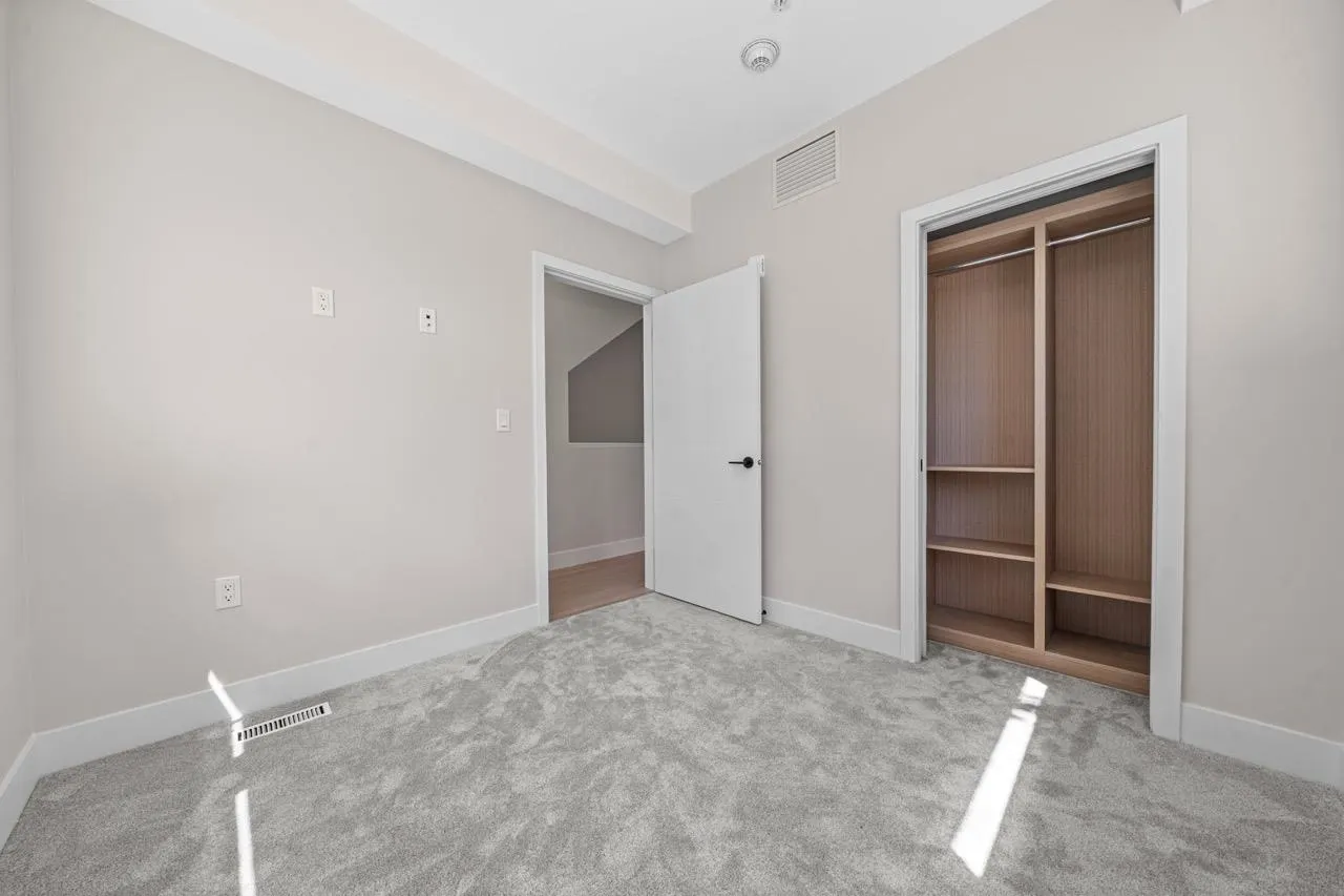130 W Woodstock Avenue