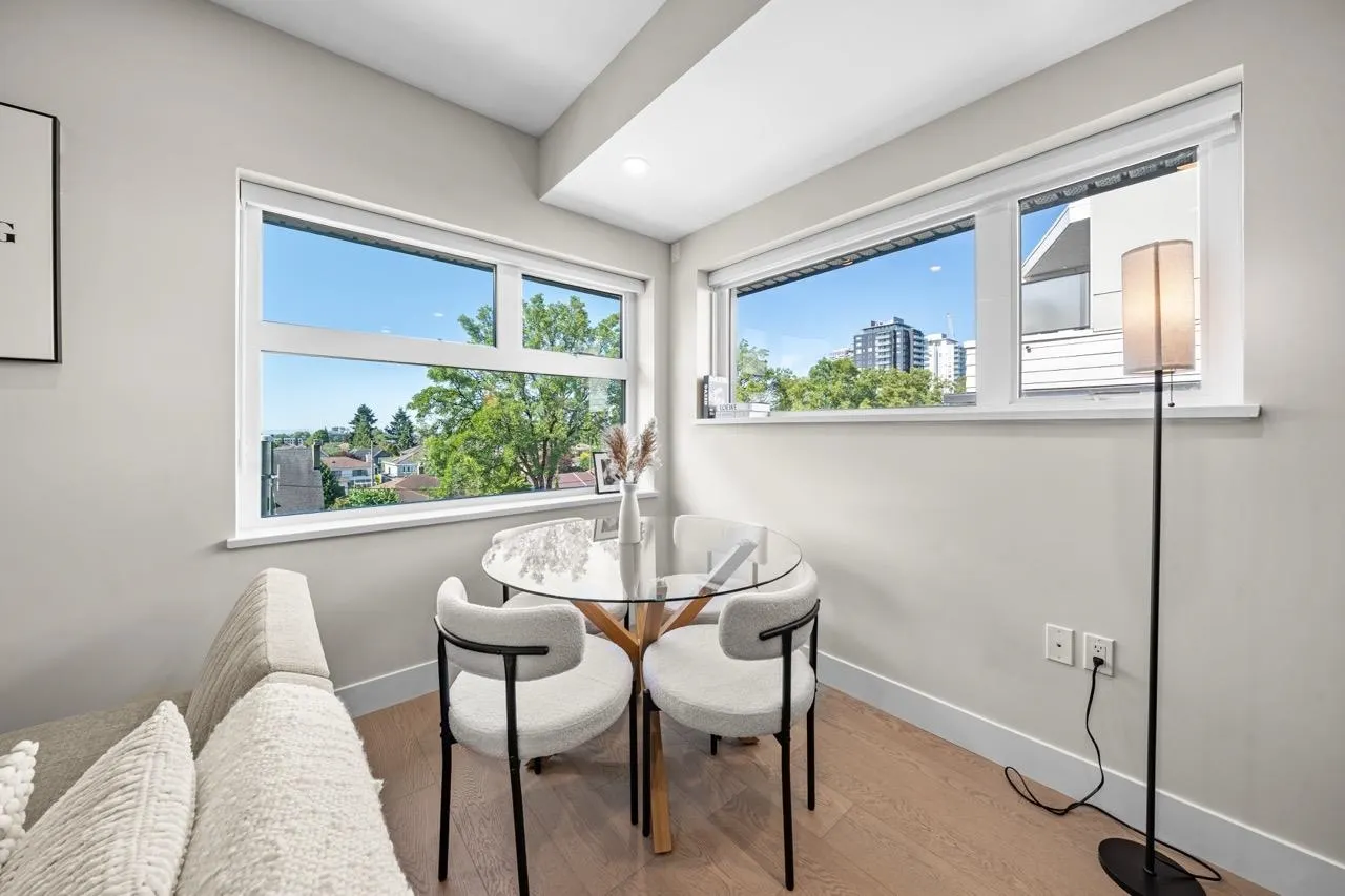 128 W Woodstock Avenue #5