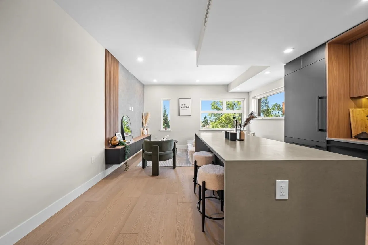 128 W Woodstock Avenue #5