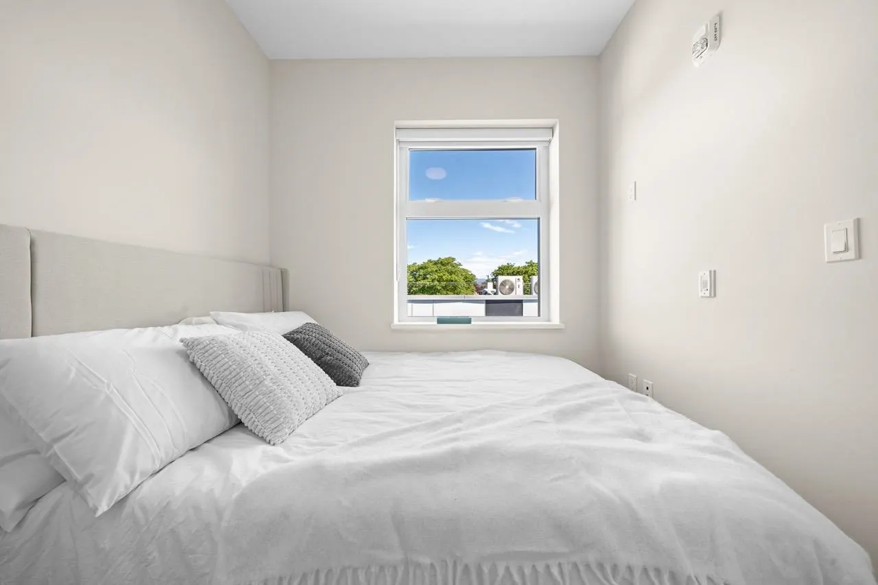 128 W Woodstock Avenue #5