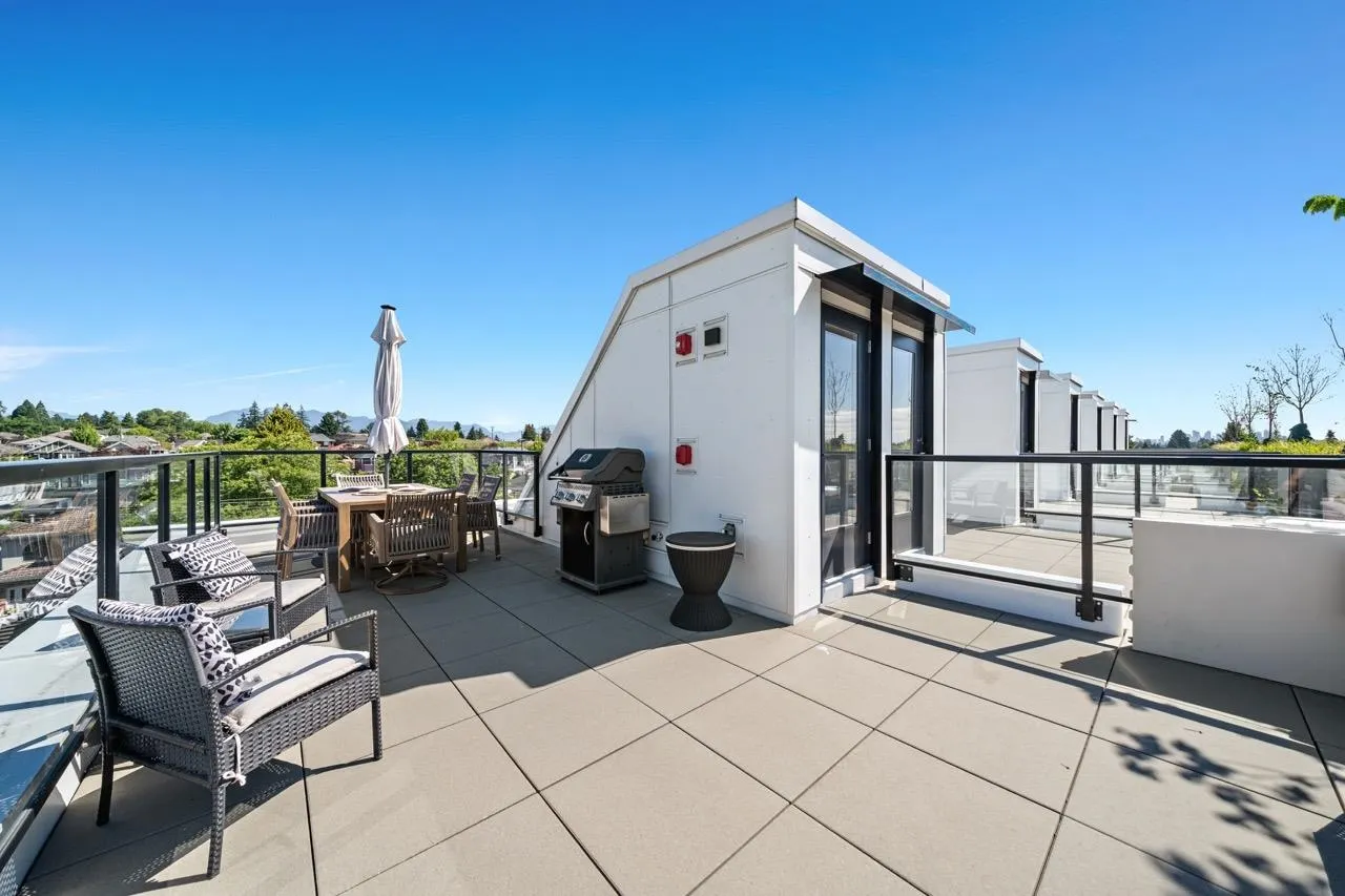128 W Woodstock Avenue #5