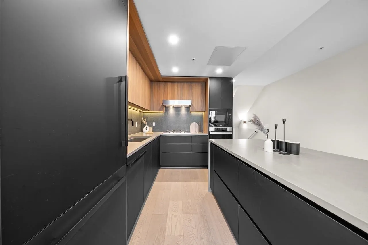 128 W Woodstock Avenue #5