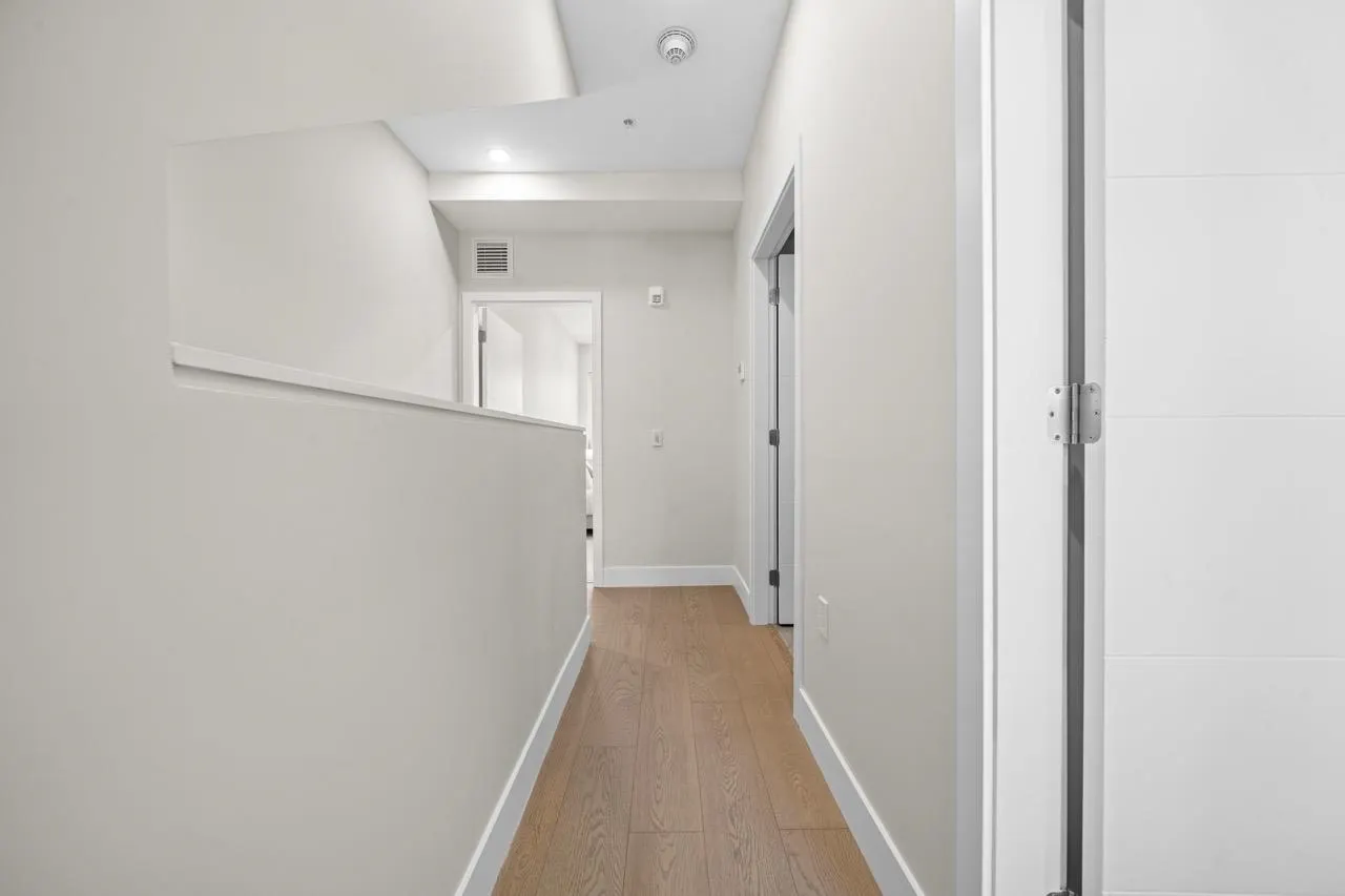 128 W Woodstock Avenue #5