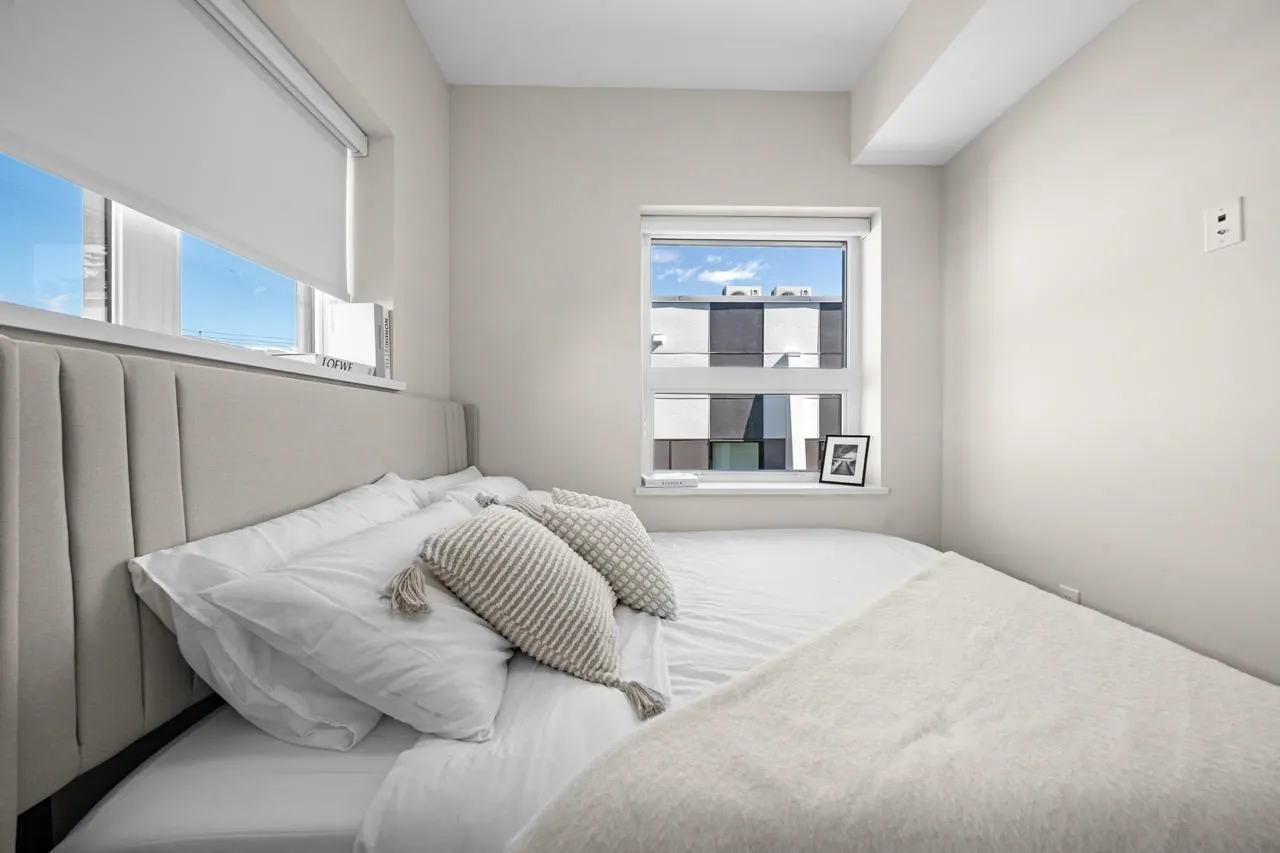 128 W Woodstock Avenue #5