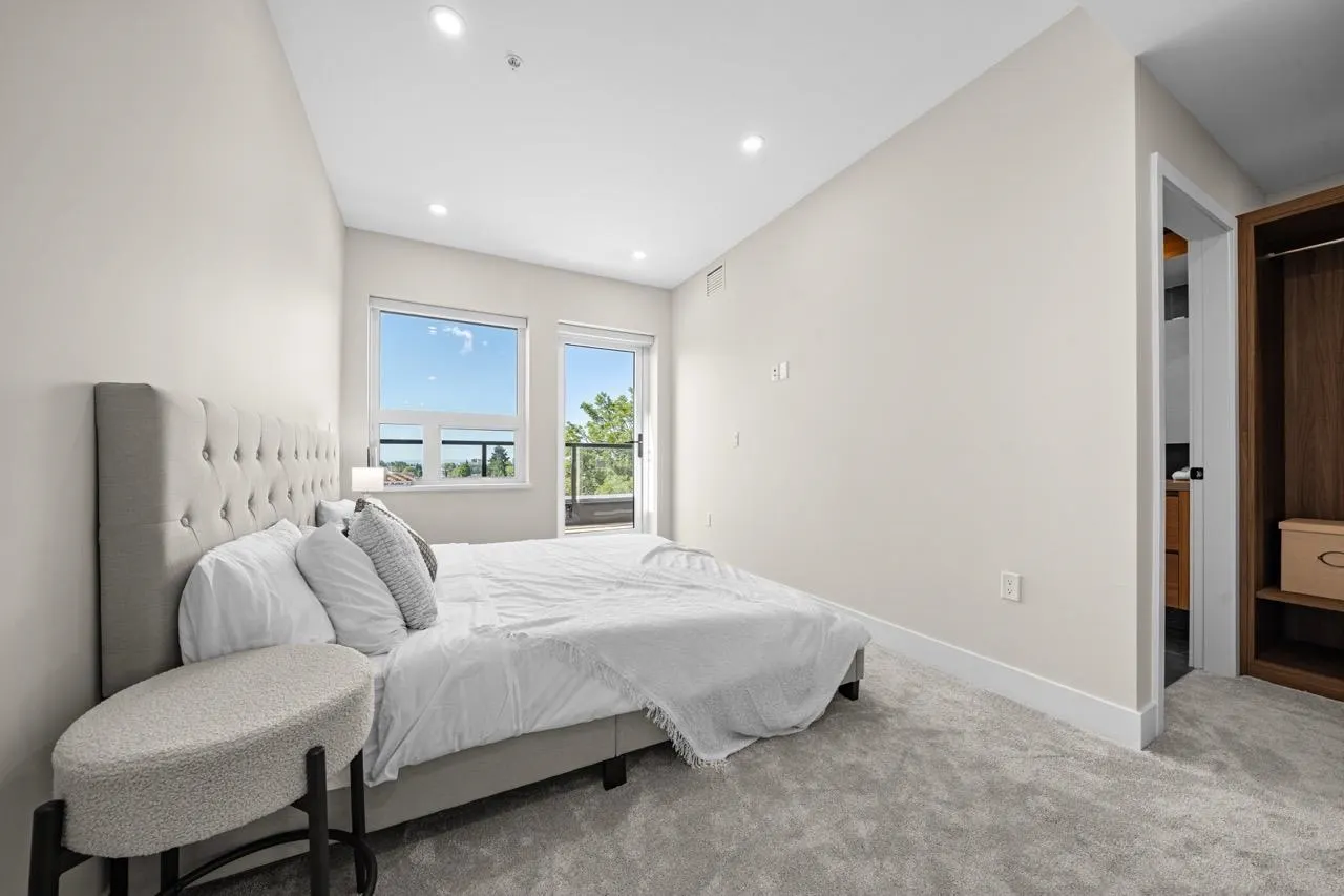 128 W Woodstock Avenue #5