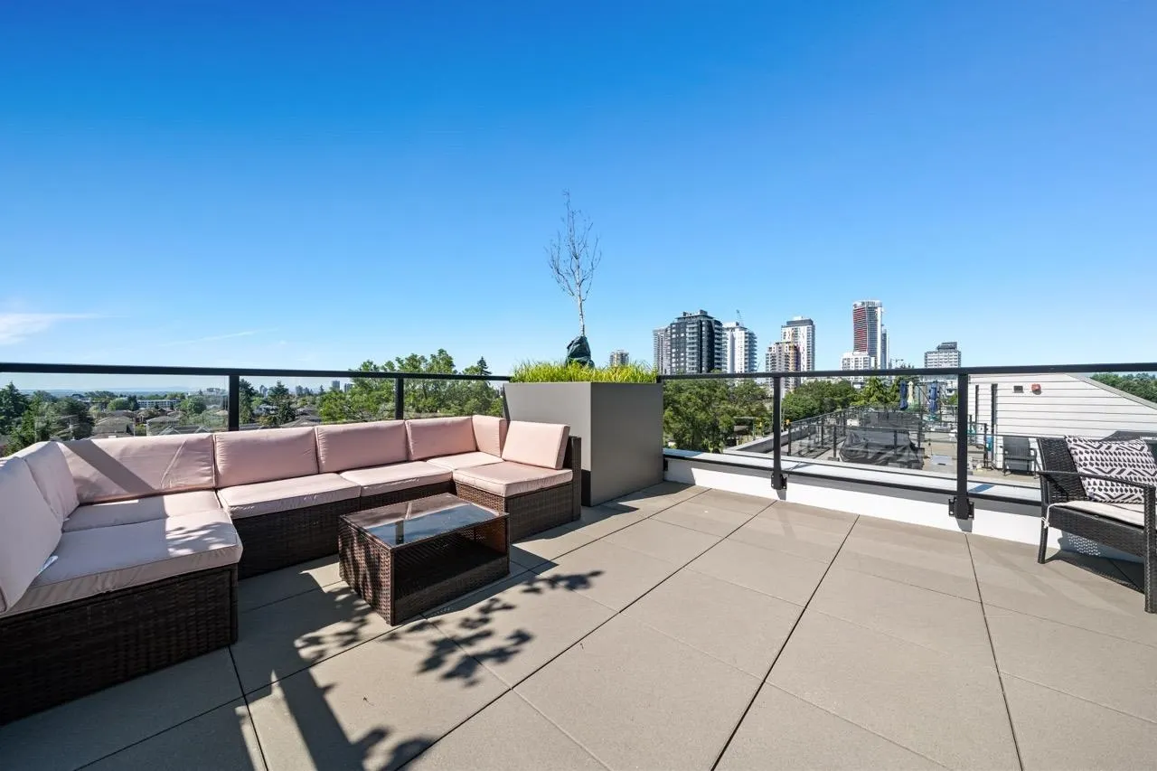 128 W Woodstock Avenue #5