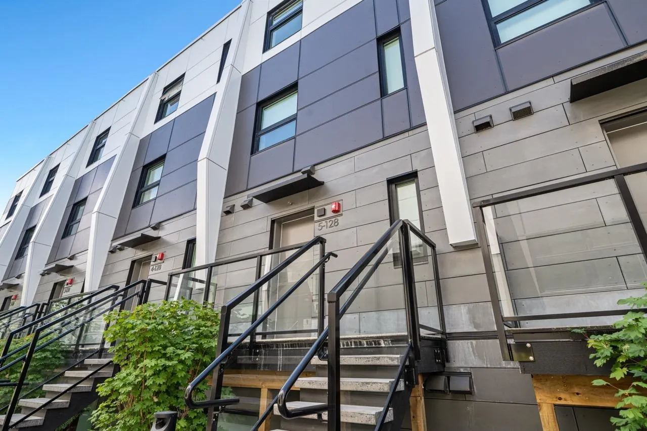 128 W Woodstock Avenue #5