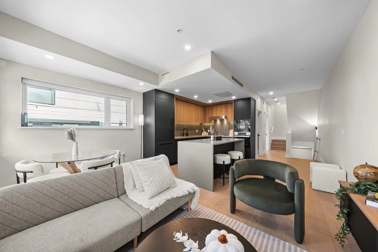 128 W Woodstock Avenue #5