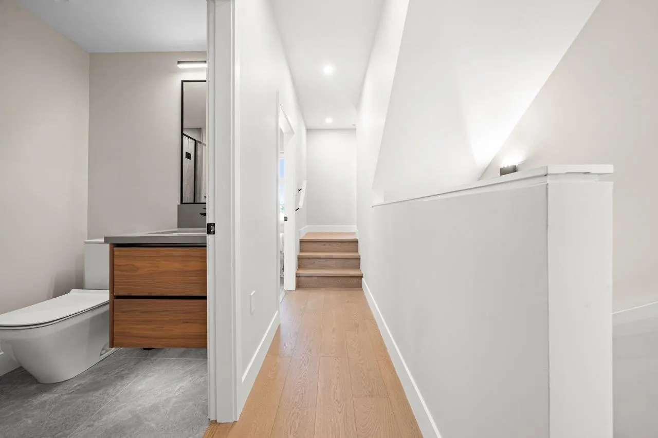 128 W Woodstock Avenue #5
