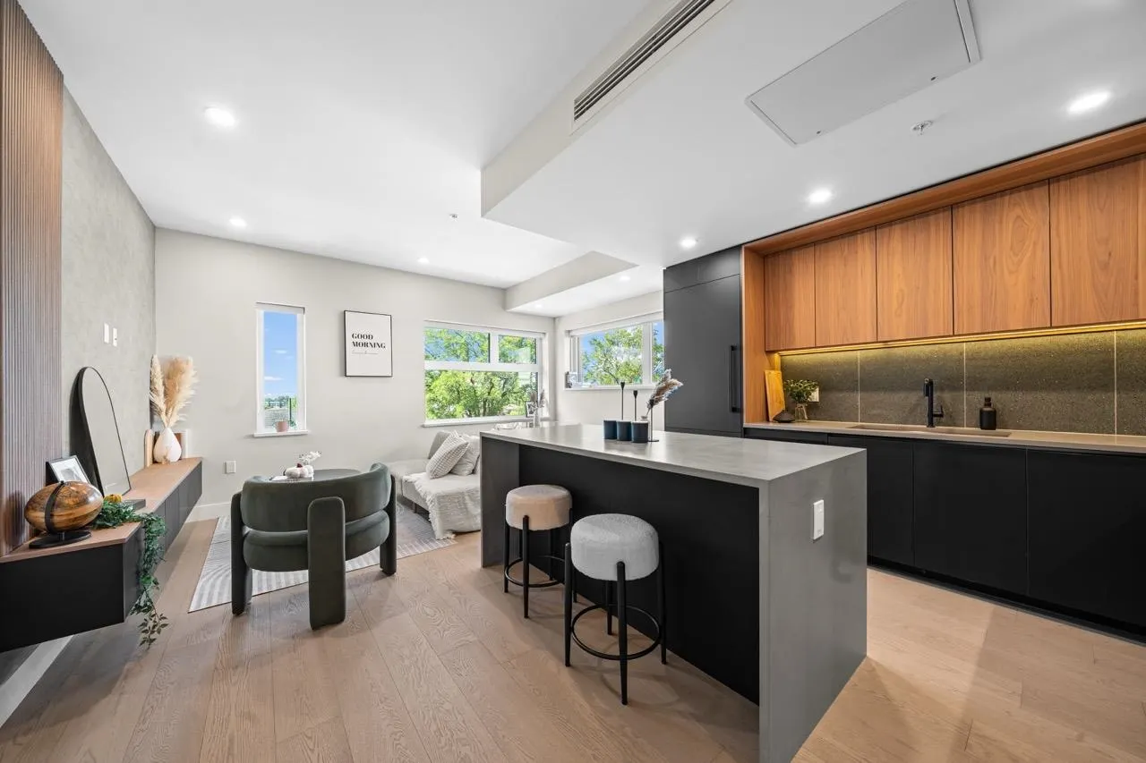 128 W Woodstock Avenue #5