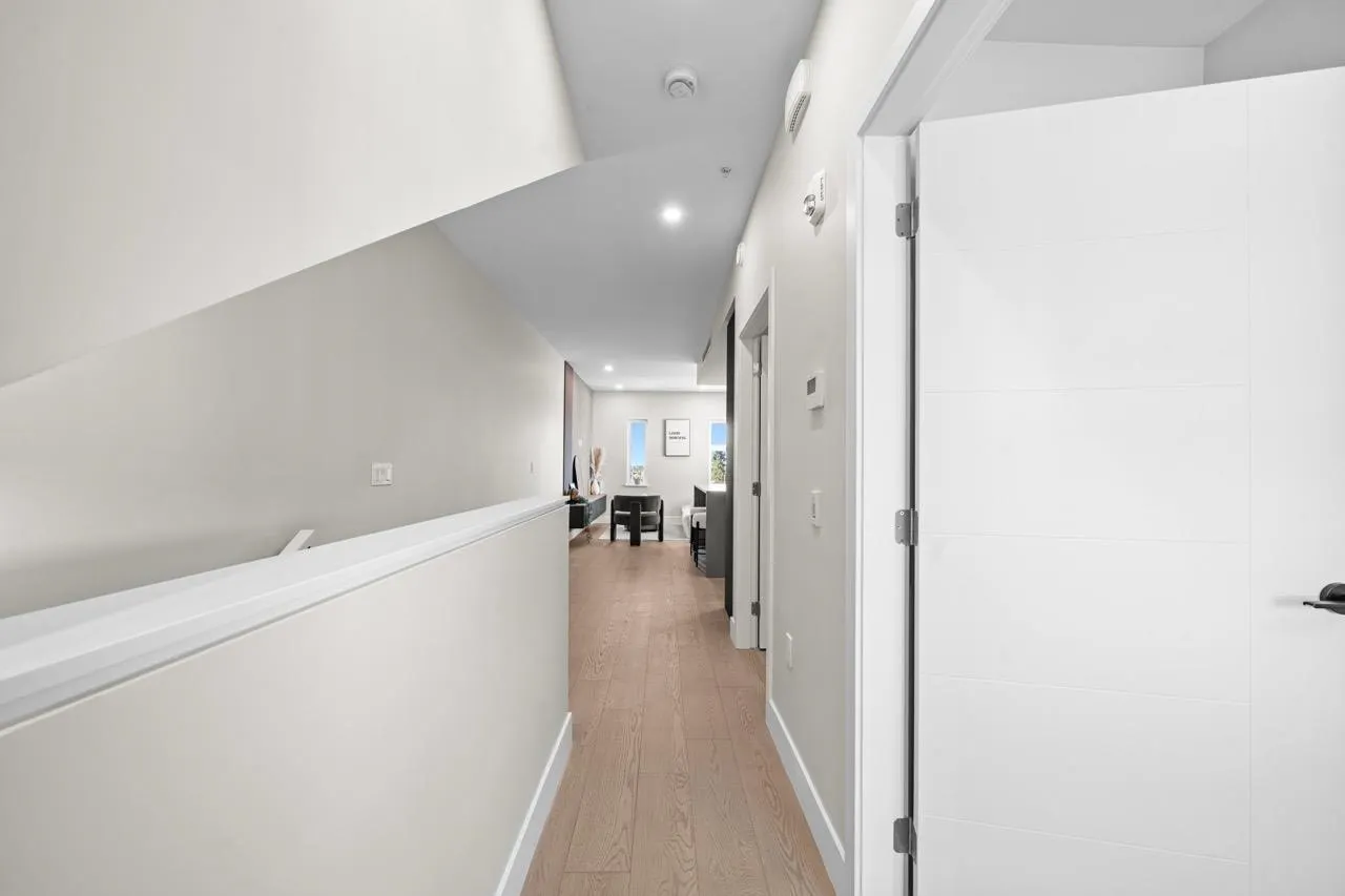 128 W Woodstock Avenue #5