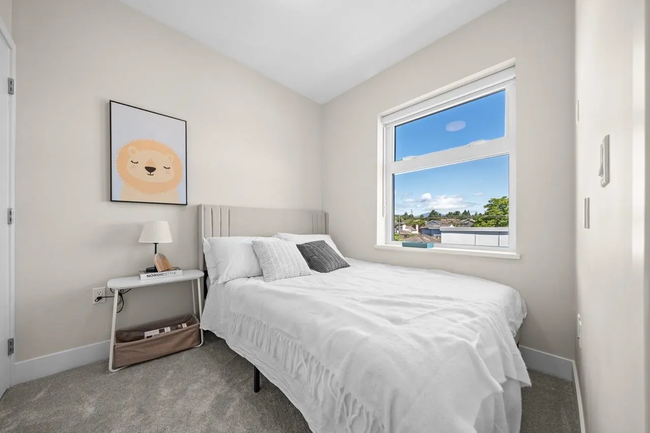 128 W Woodstock Avenue #5