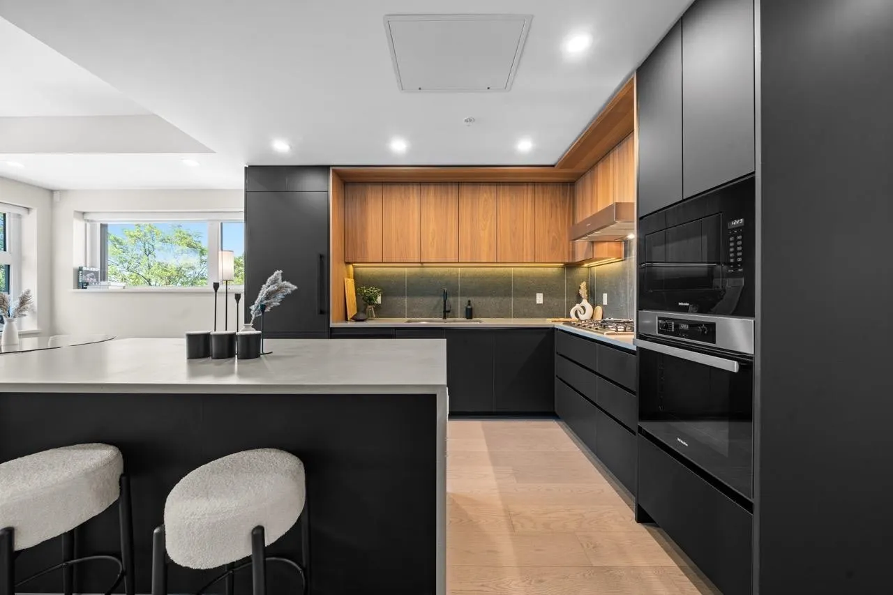 128 W Woodstock Avenue #5