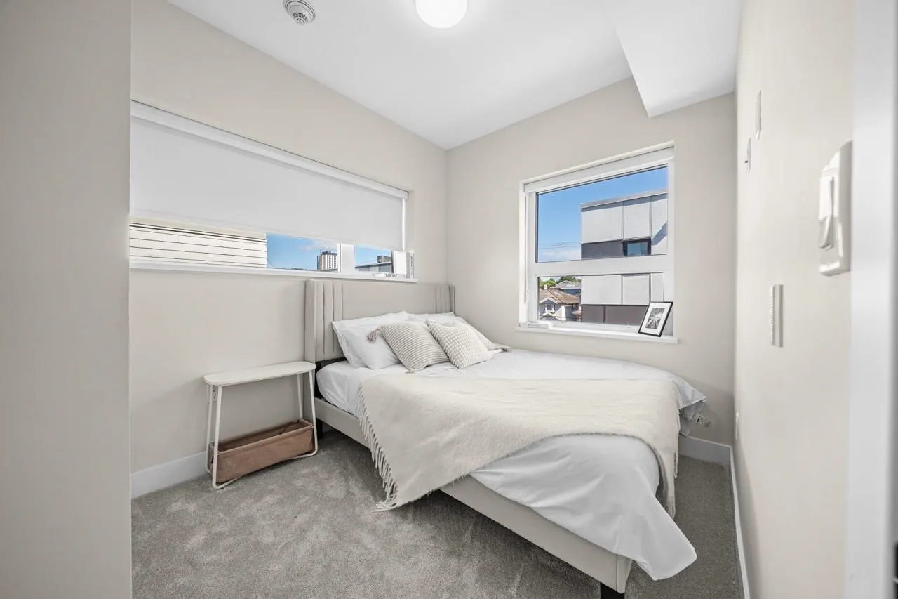 128 W Woodstock Avenue #5