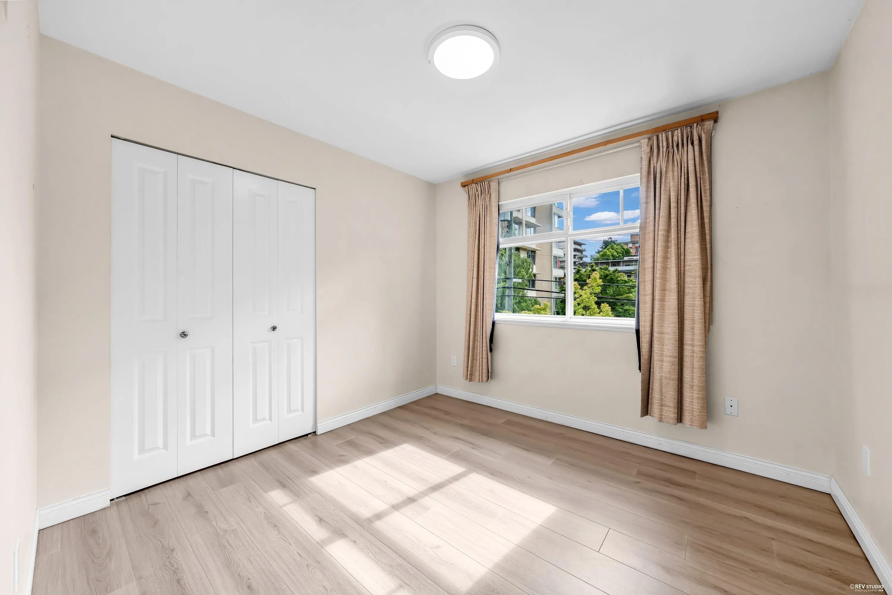 2459 W 39th Avenue