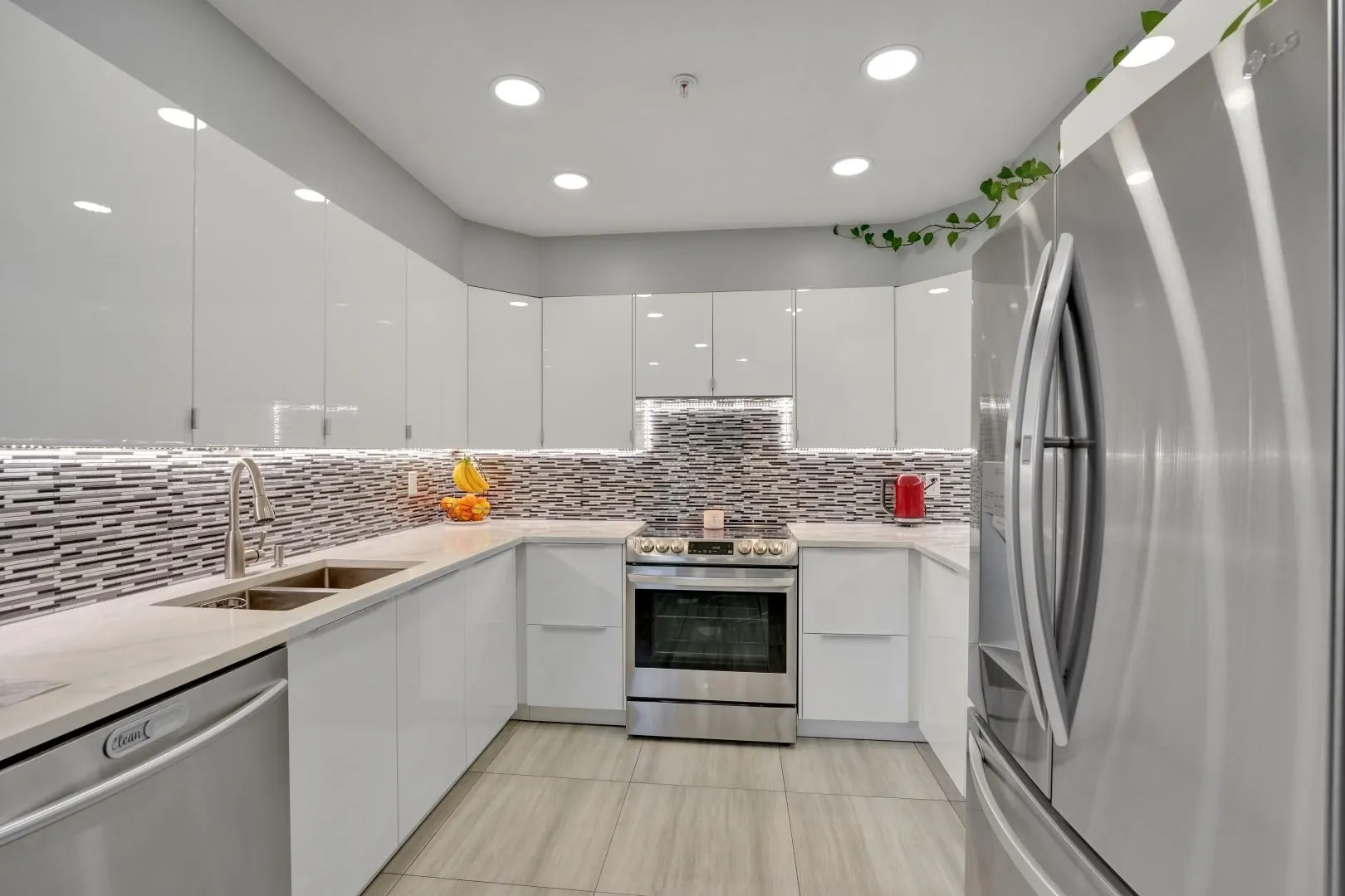 19160 119 Avenue #14