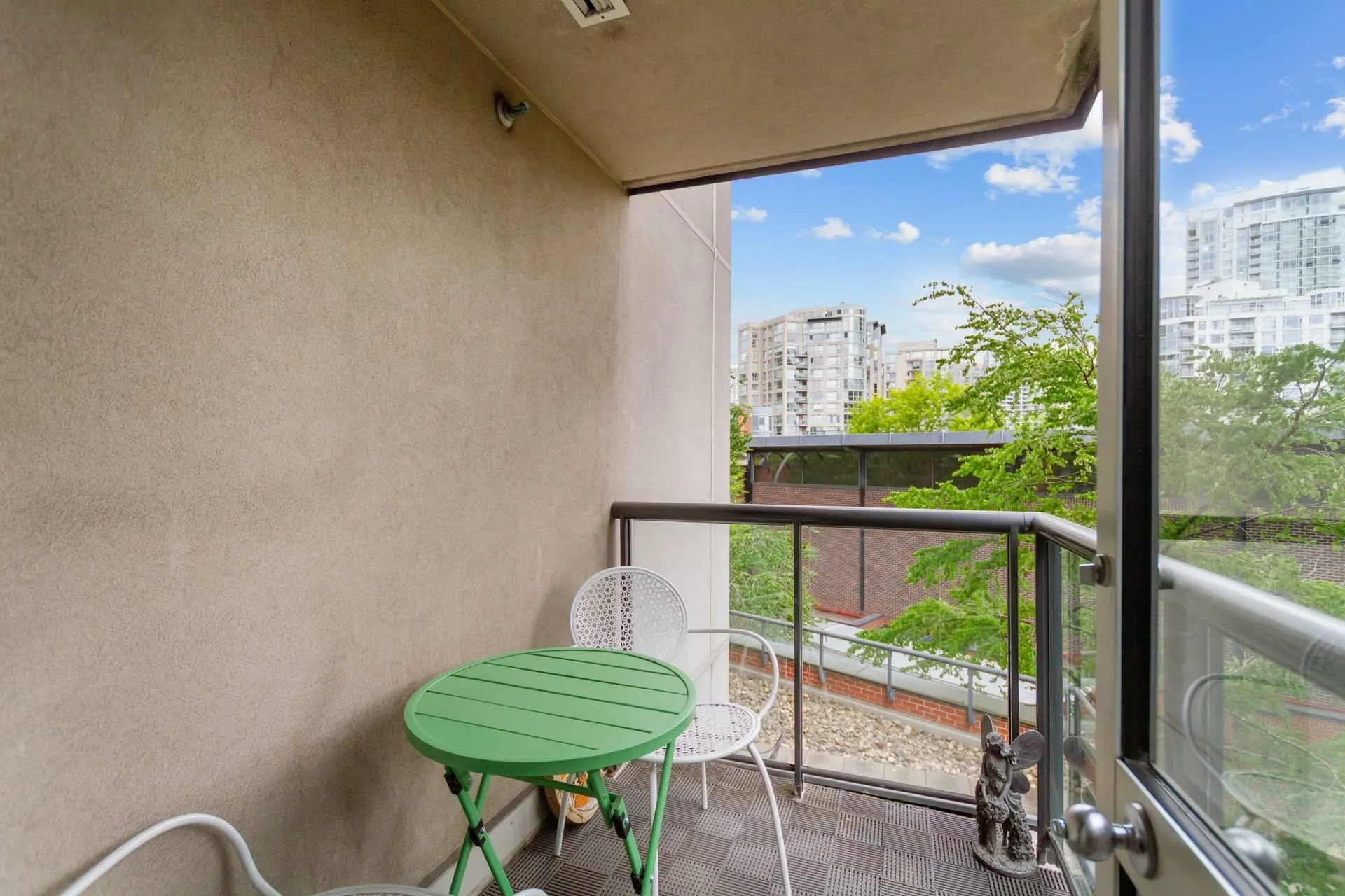 199 Drake Street #3F