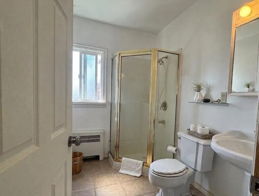 156 W 47th Avenue