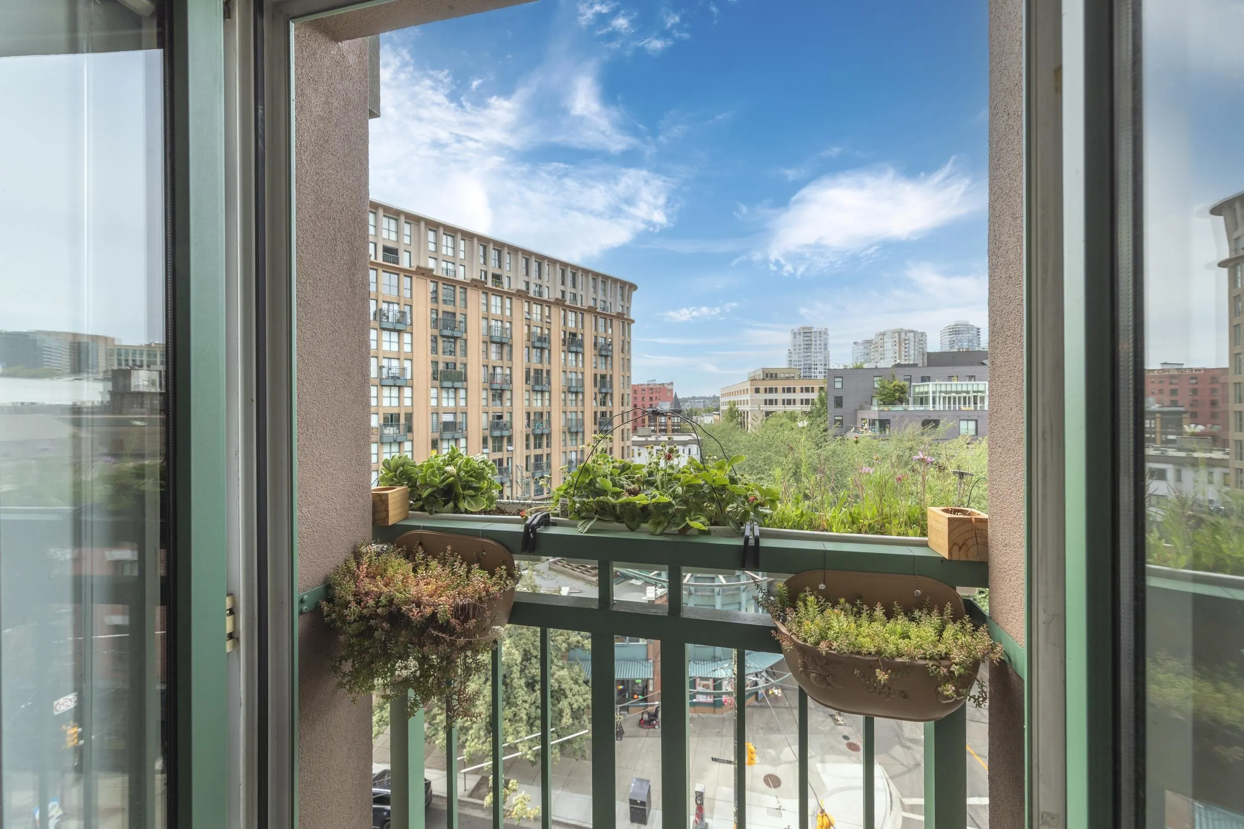 1 E Cordova Street #504